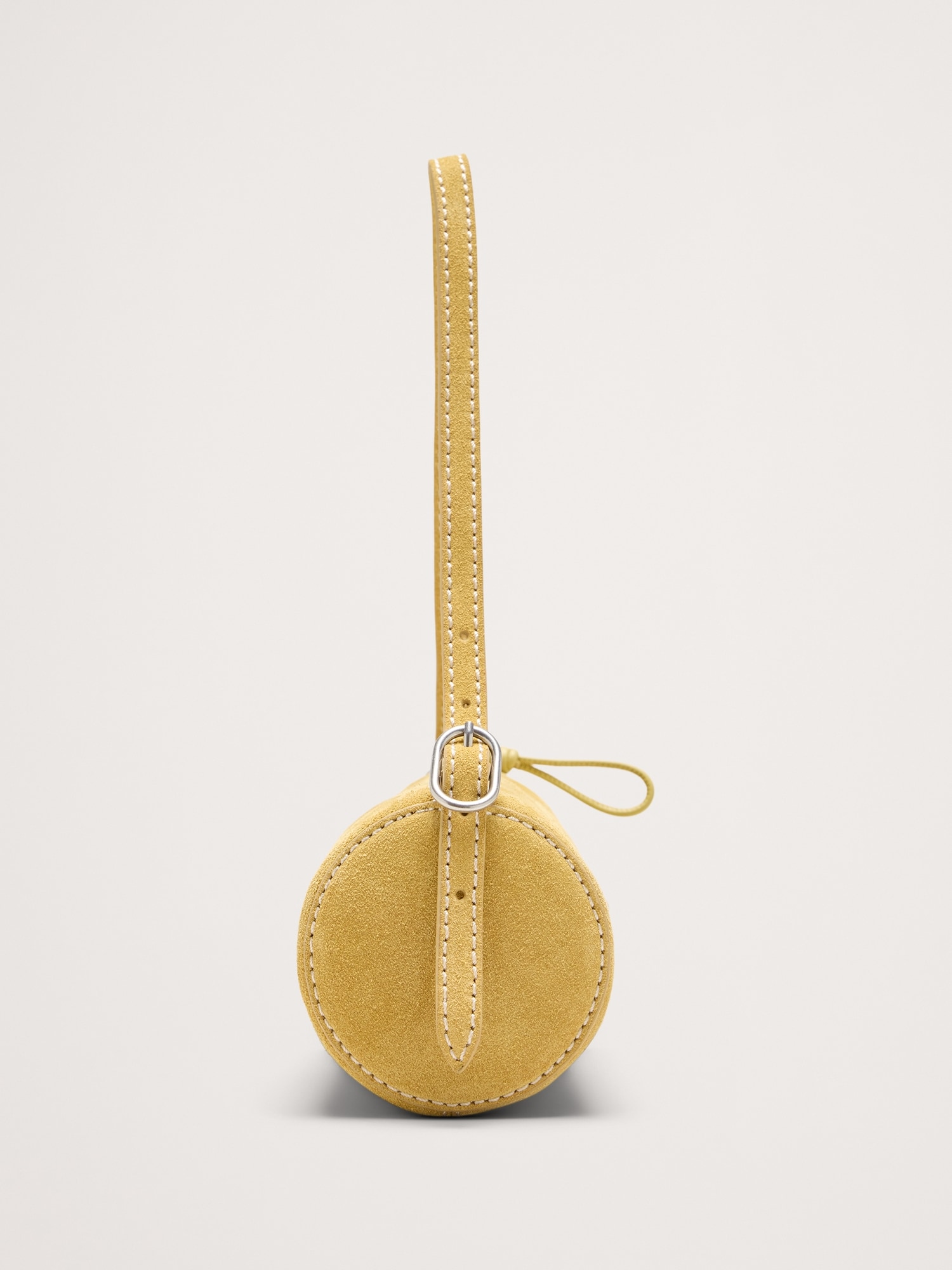 L'image numéro 8 présente Sac baril en cuir