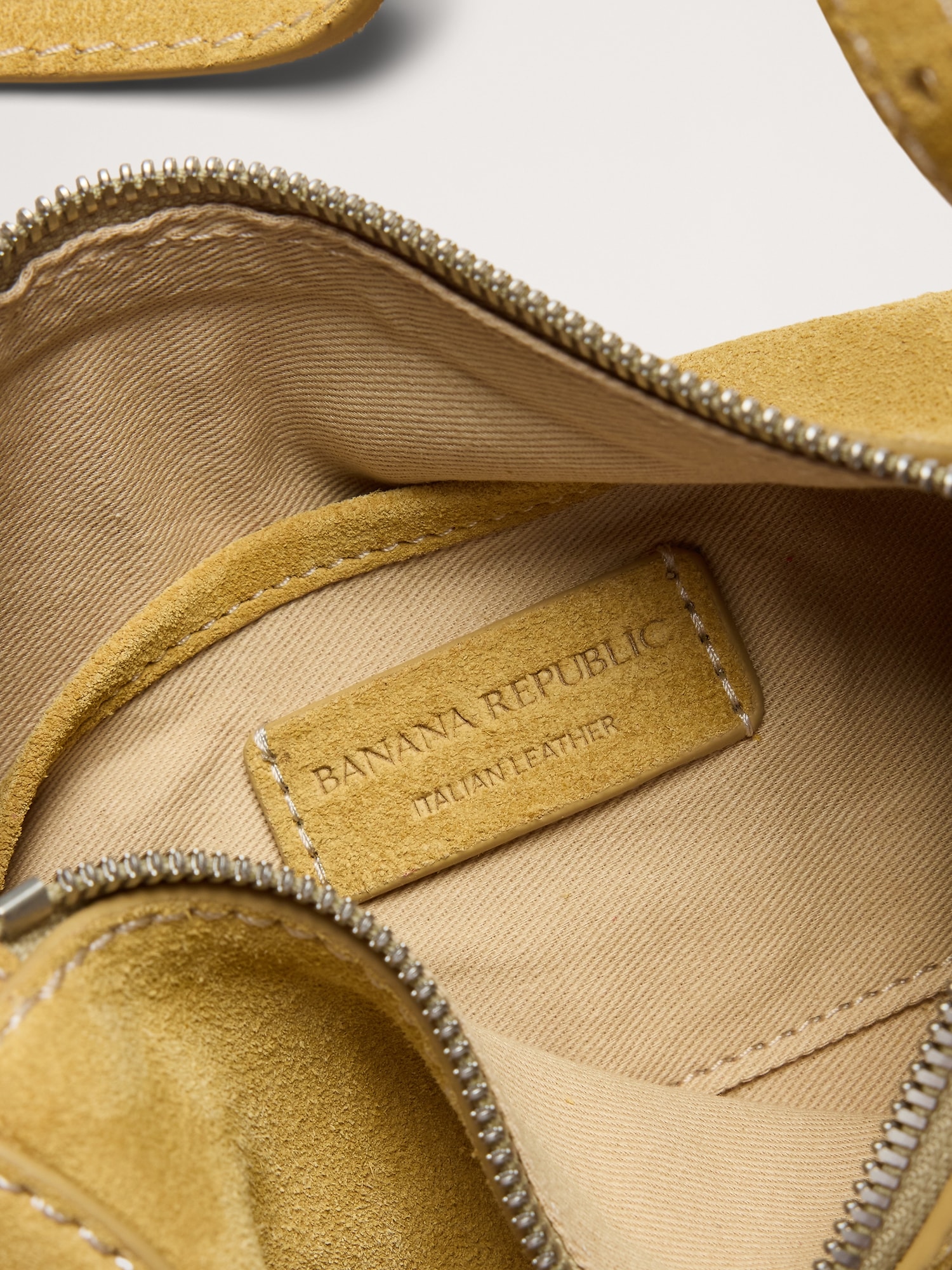 L'image numéro 6 présente Sac baril en cuir