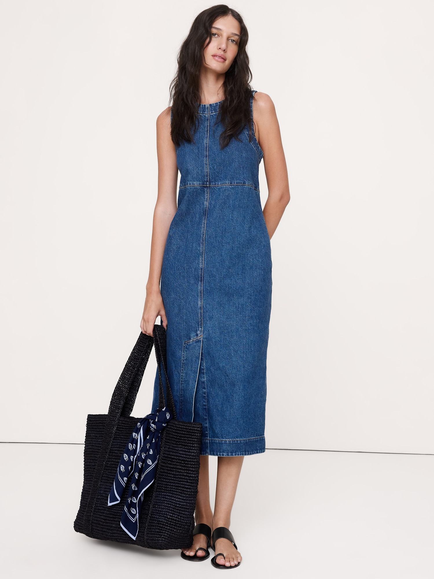 L'image numéro 1 présente Robe droite mi-longue en denim