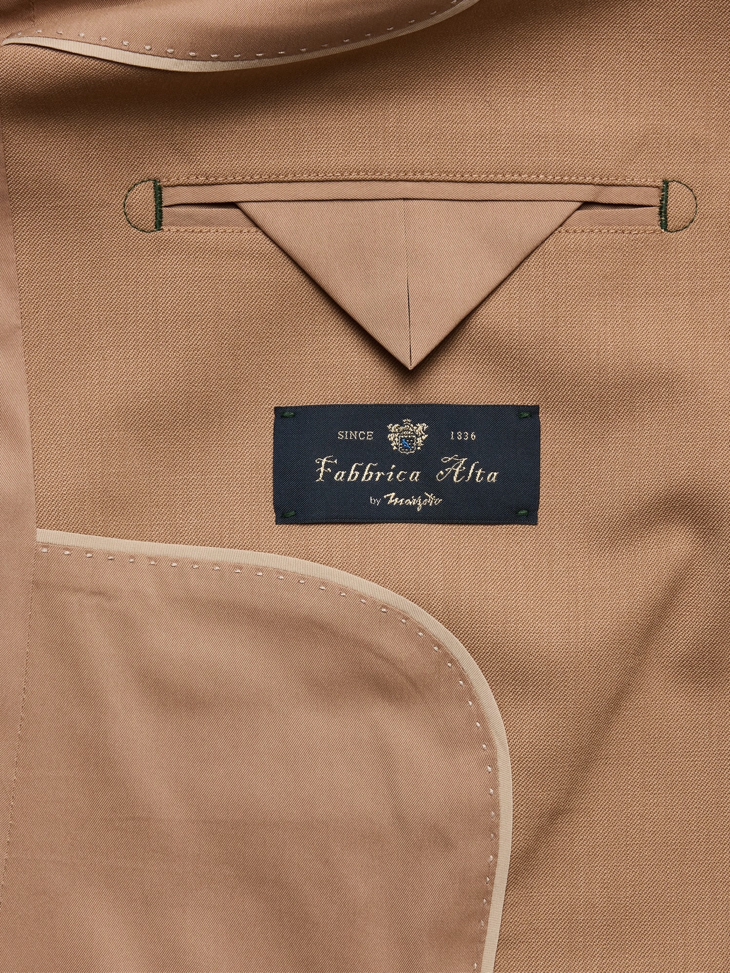 L'image numéro 6 présente Blazer coupe ajustée en laine italienne