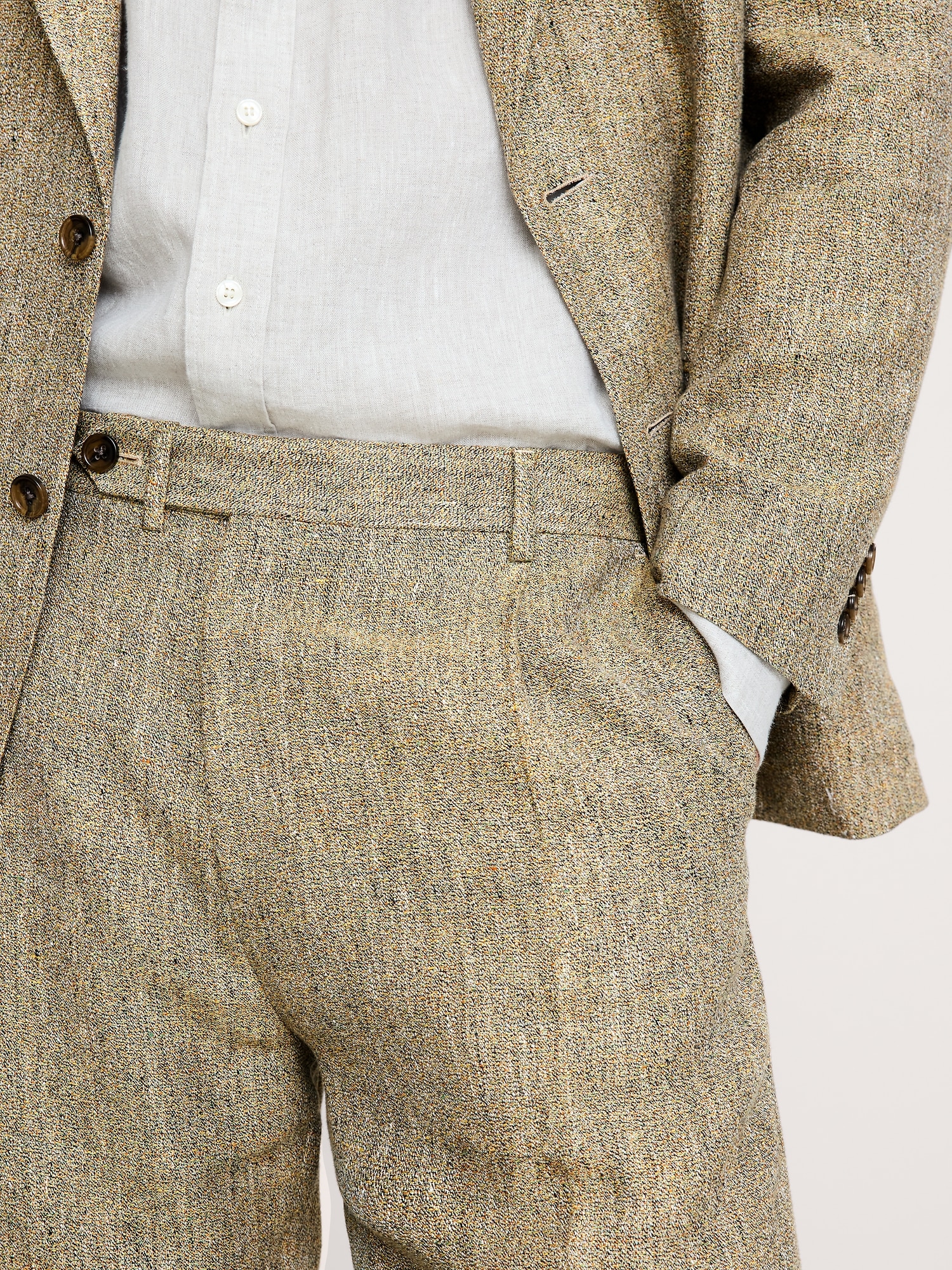 L'image numéro 4 présente Pantalon de complet ample en lin italien