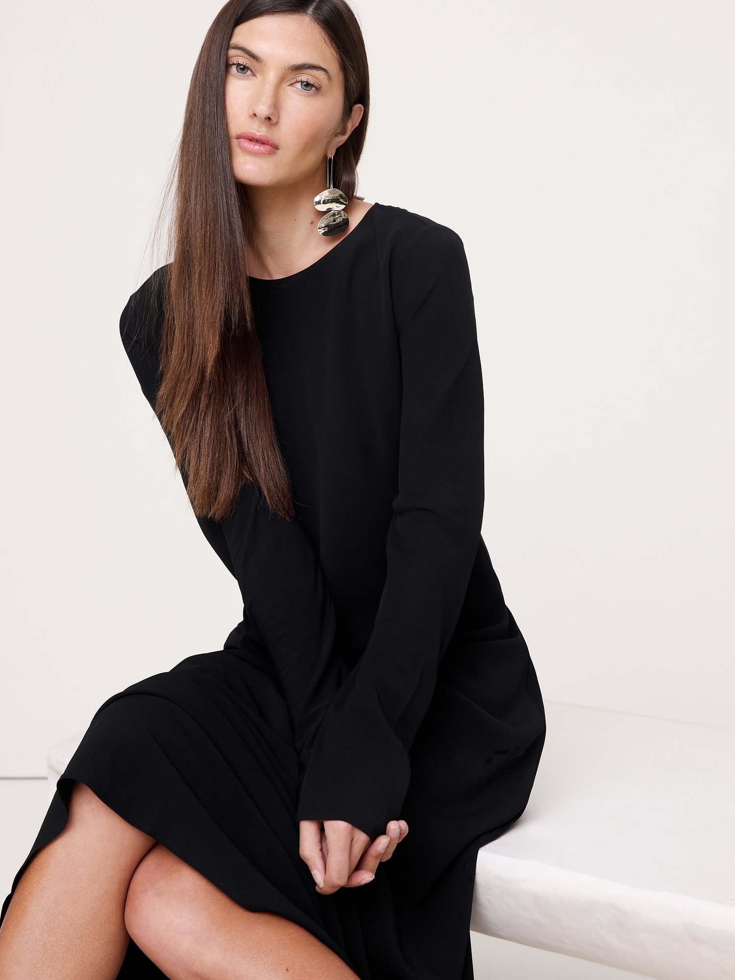 L'image numéro 4 présente Robe longue en mousseline coupée en biais