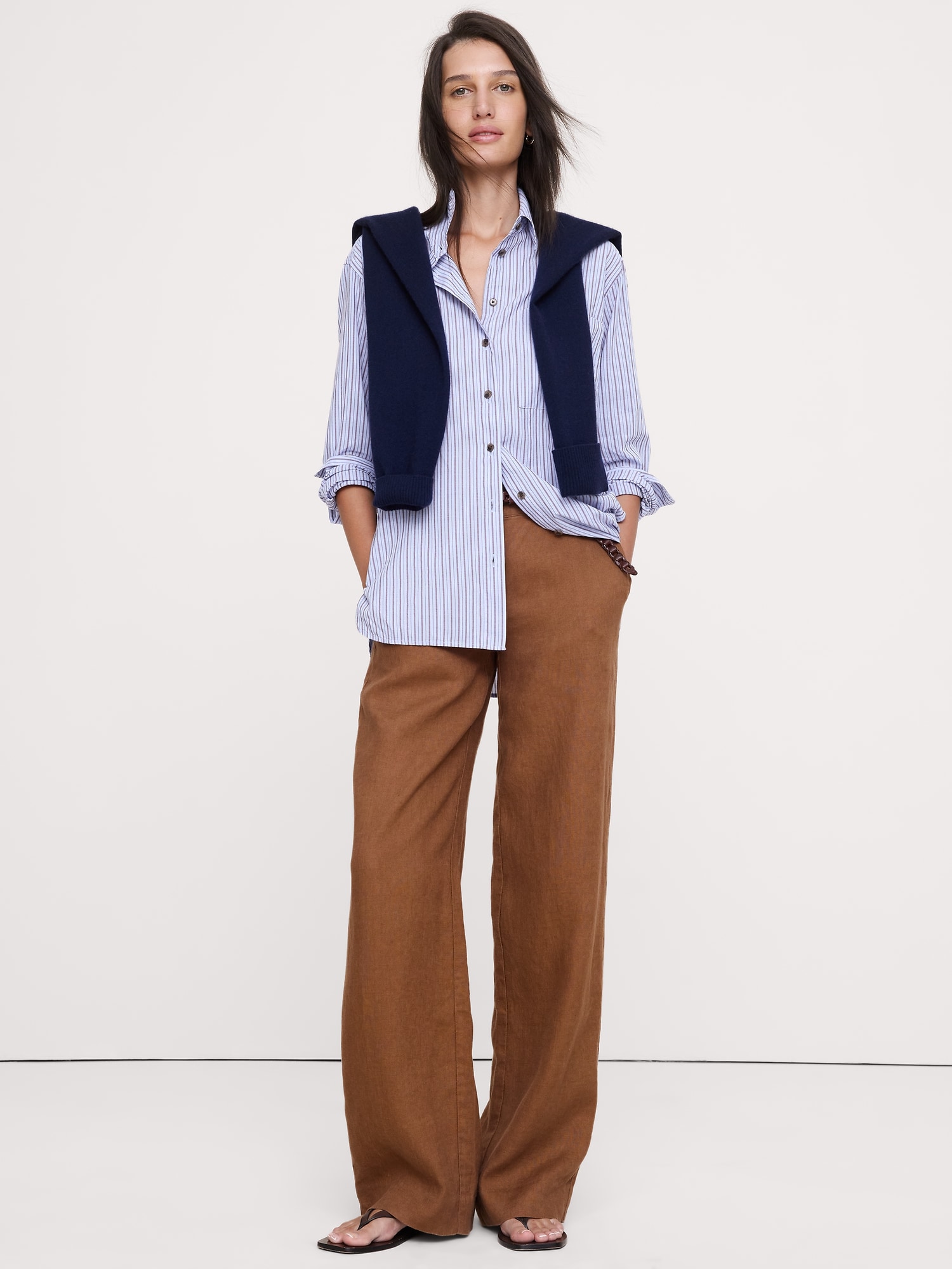 L'image numéro 1 présente Le chemisier surdimensionné