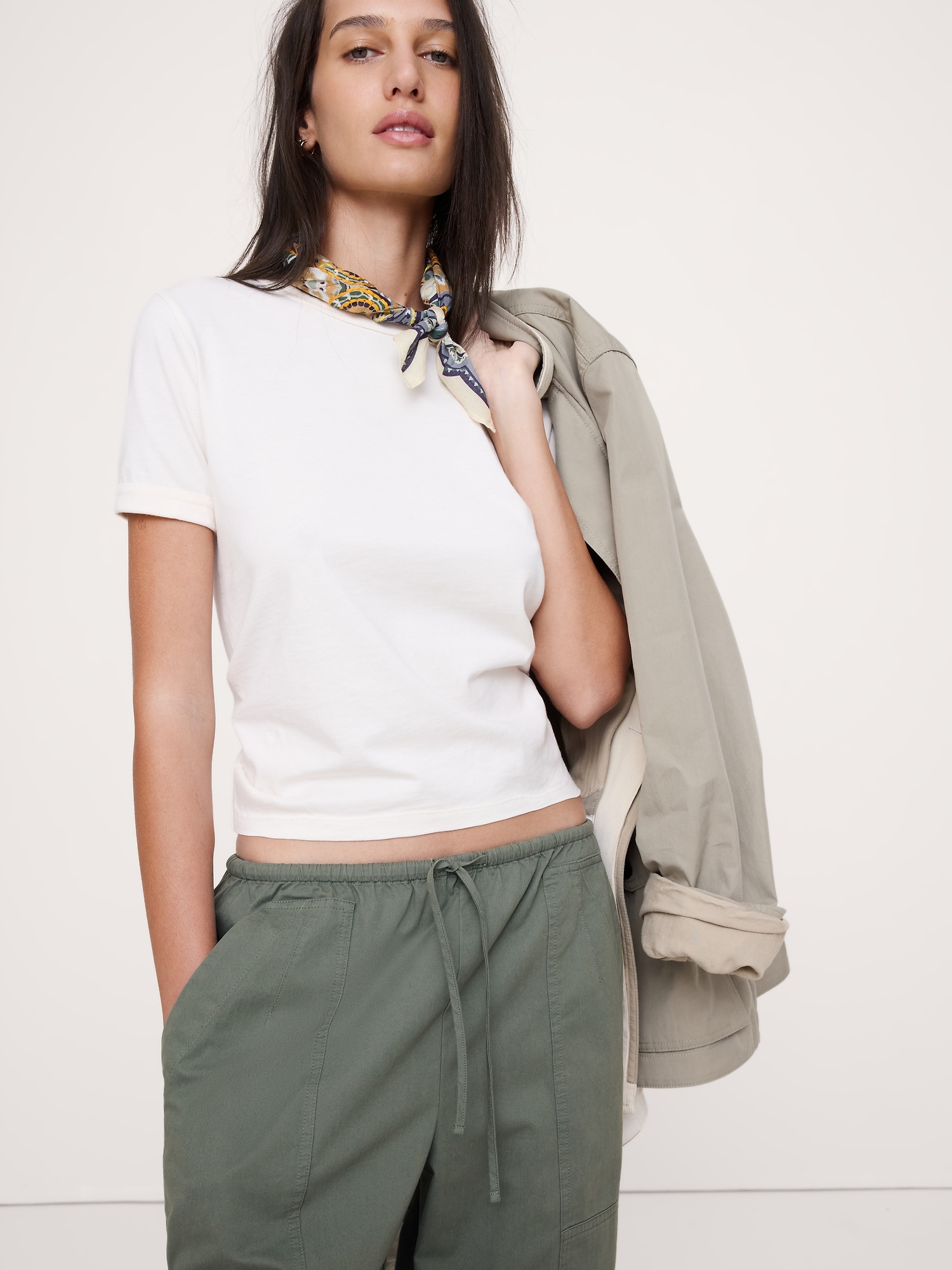 L'image numéro 7 présente Pantalon à taille extensible coupe baril en popeline de coton