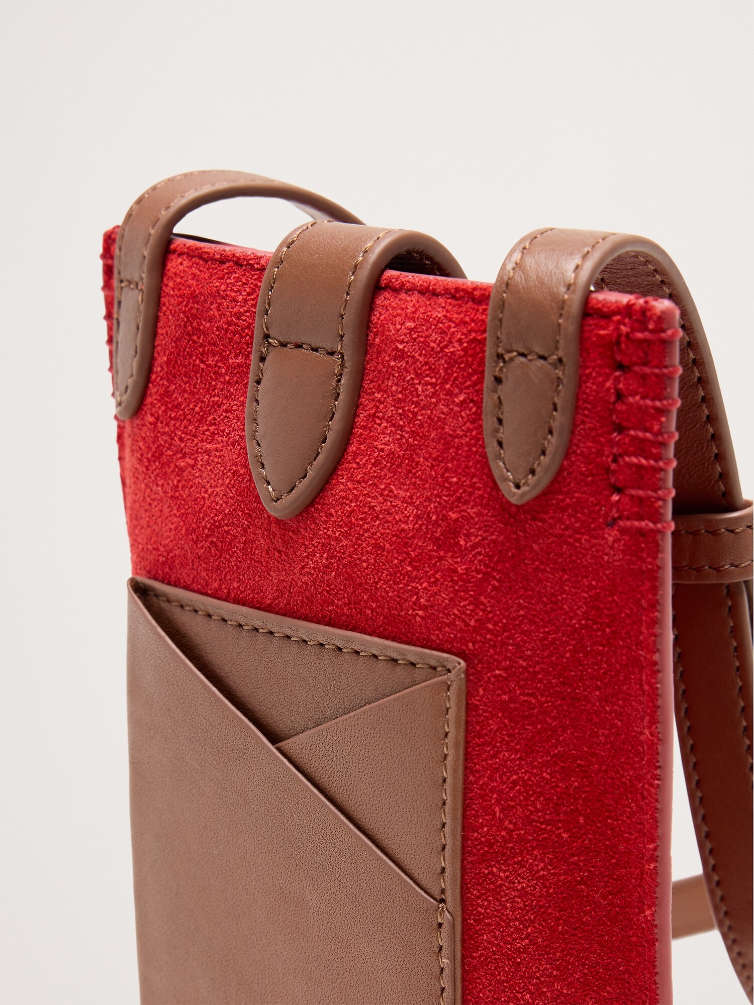 L'image numéro 5 présente Pochette à bandoulière en cuir italien