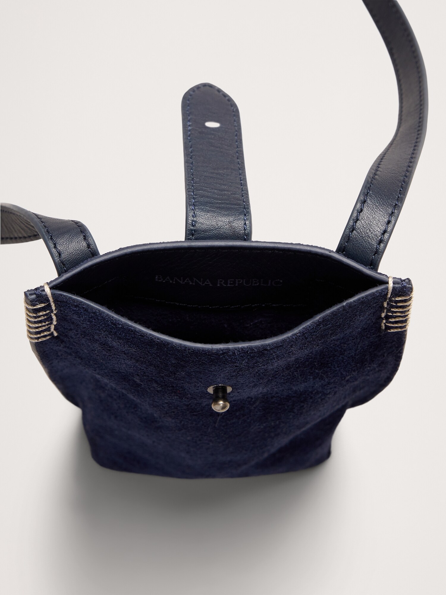 L'image numéro 5 présente Pochette à bandoulière en cuir italien
