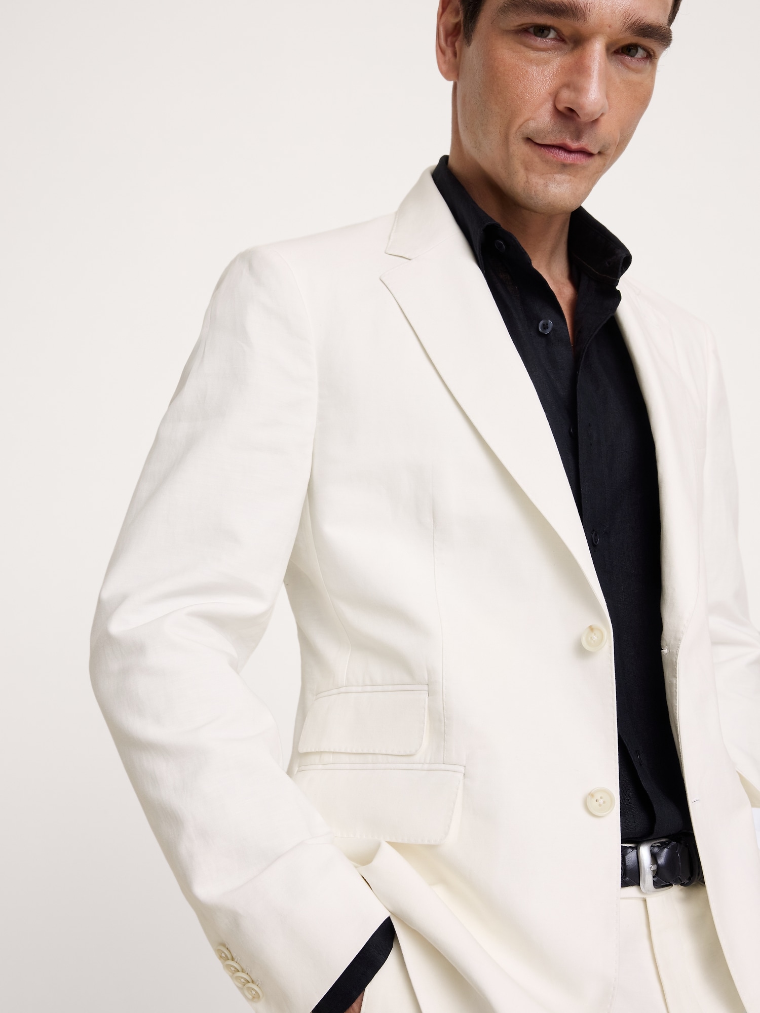 L'image numéro 4 présente Veste de complet en mélange de lin et coton italien