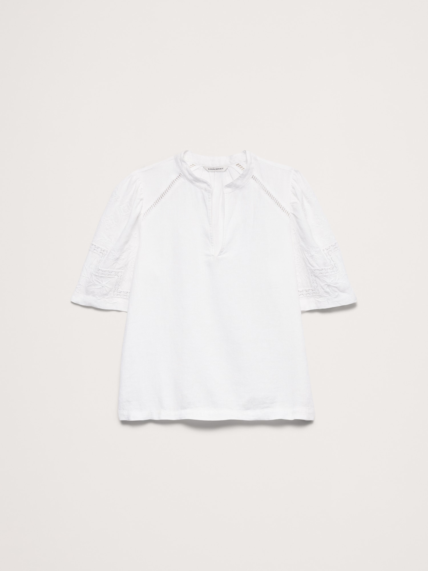 L'image numéro 7 présente Haut à manches bouffantes en lin brodé