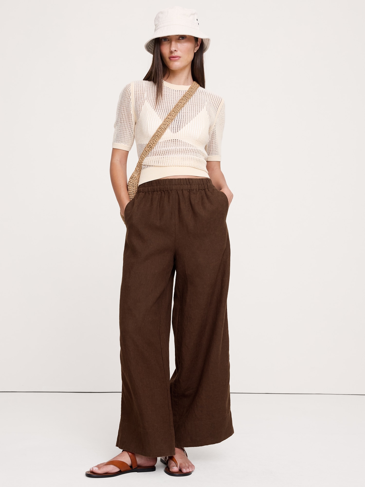 L'image numéro 1 présente Pantalon à taille haute extensible à jambe large en lin longueur cheville