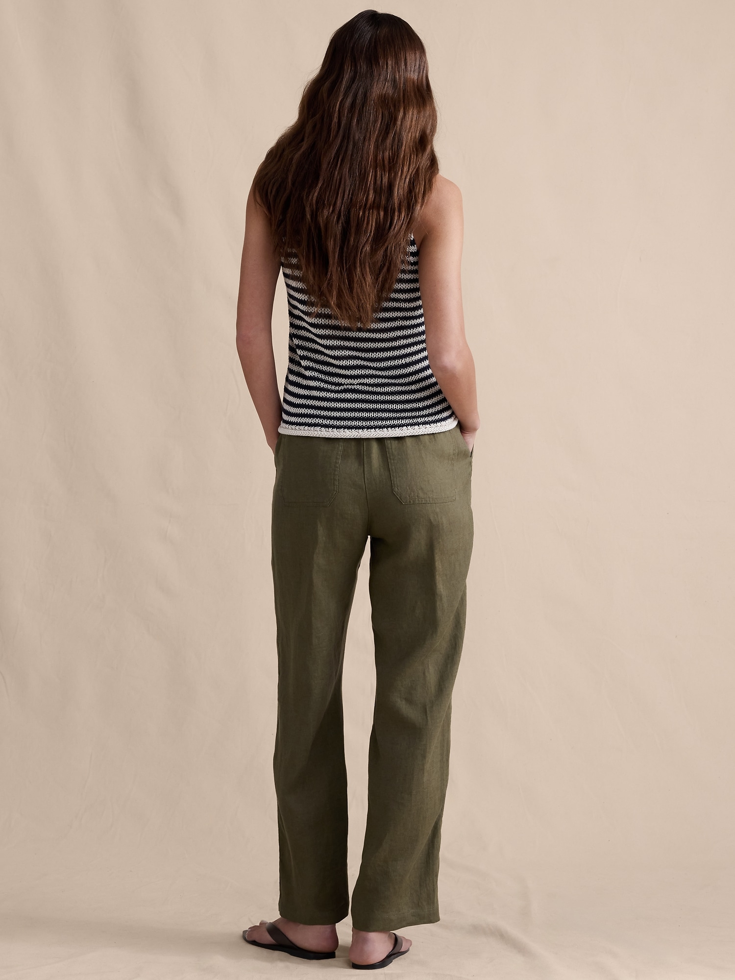 L'image numéro 7 présente Pantalon droit à taille extensible en lin Escapade