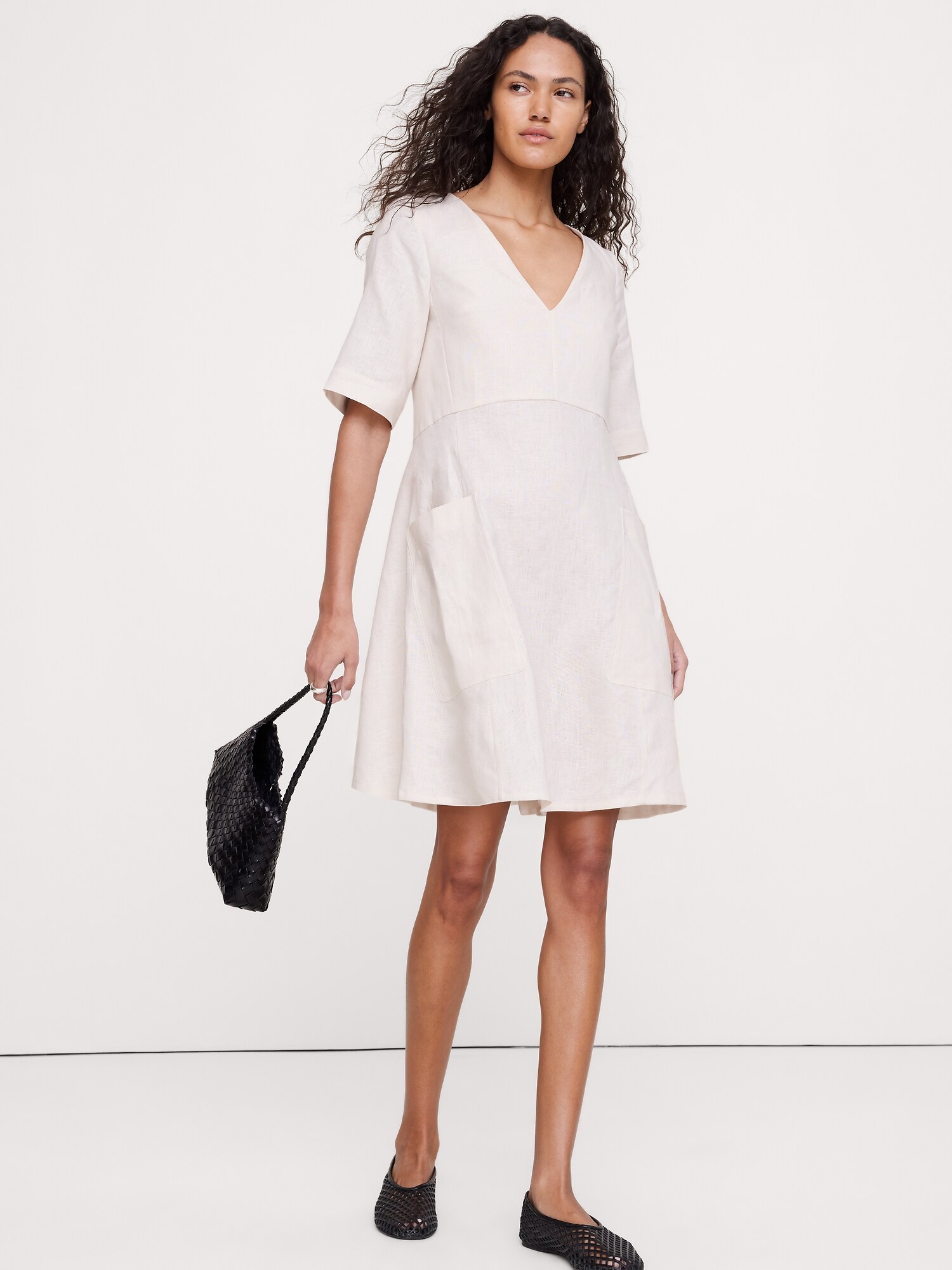 L'image numéro 1 présente Robe courte avec poches