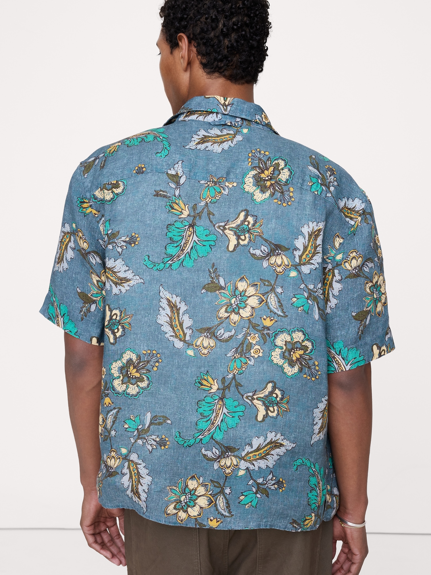 L'image numéro 2 présente Chemise de vacances à coupe standard en lin