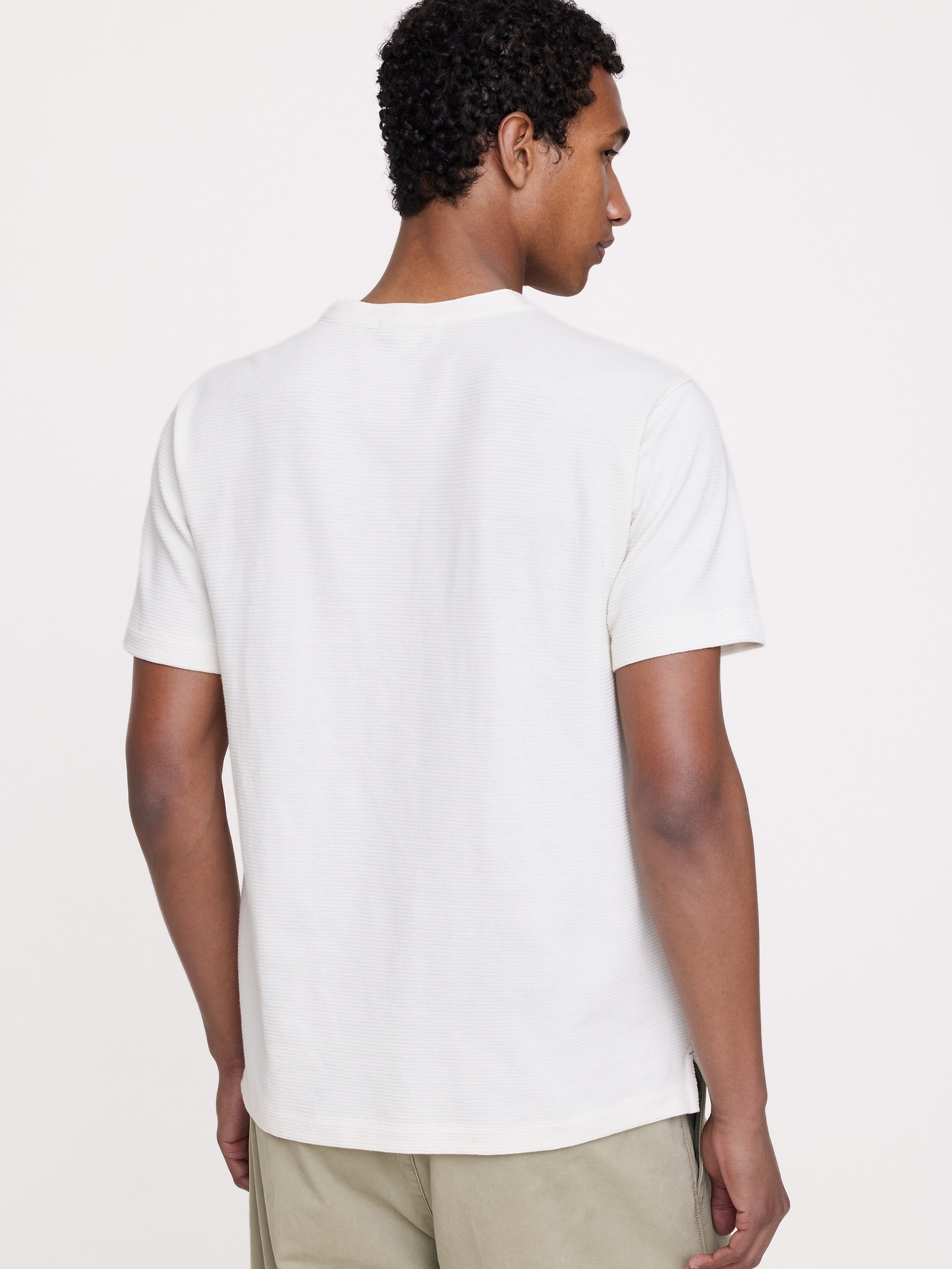 L'image numéro 3 présente T-shirt henley à mailles