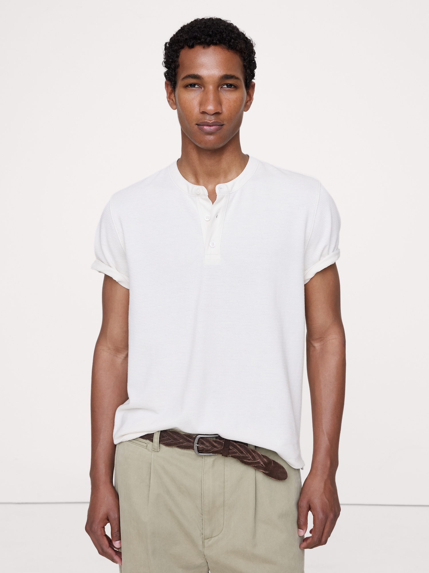 L'image numéro 1 présente T-shirt henley à mailles