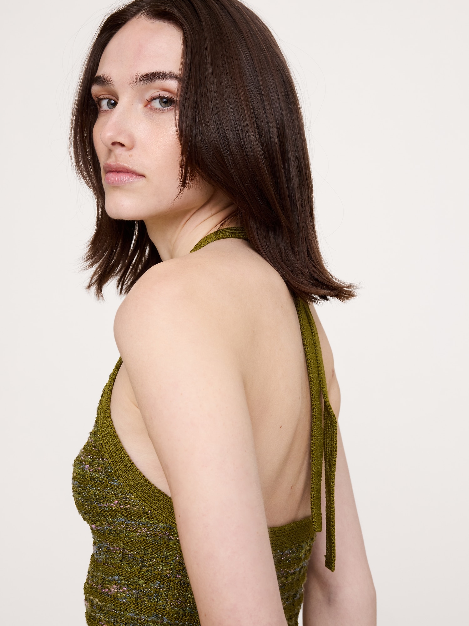 L'image numéro 2 présente Camisole à encolure bain de soleil avec lien à nouer à la nuque.