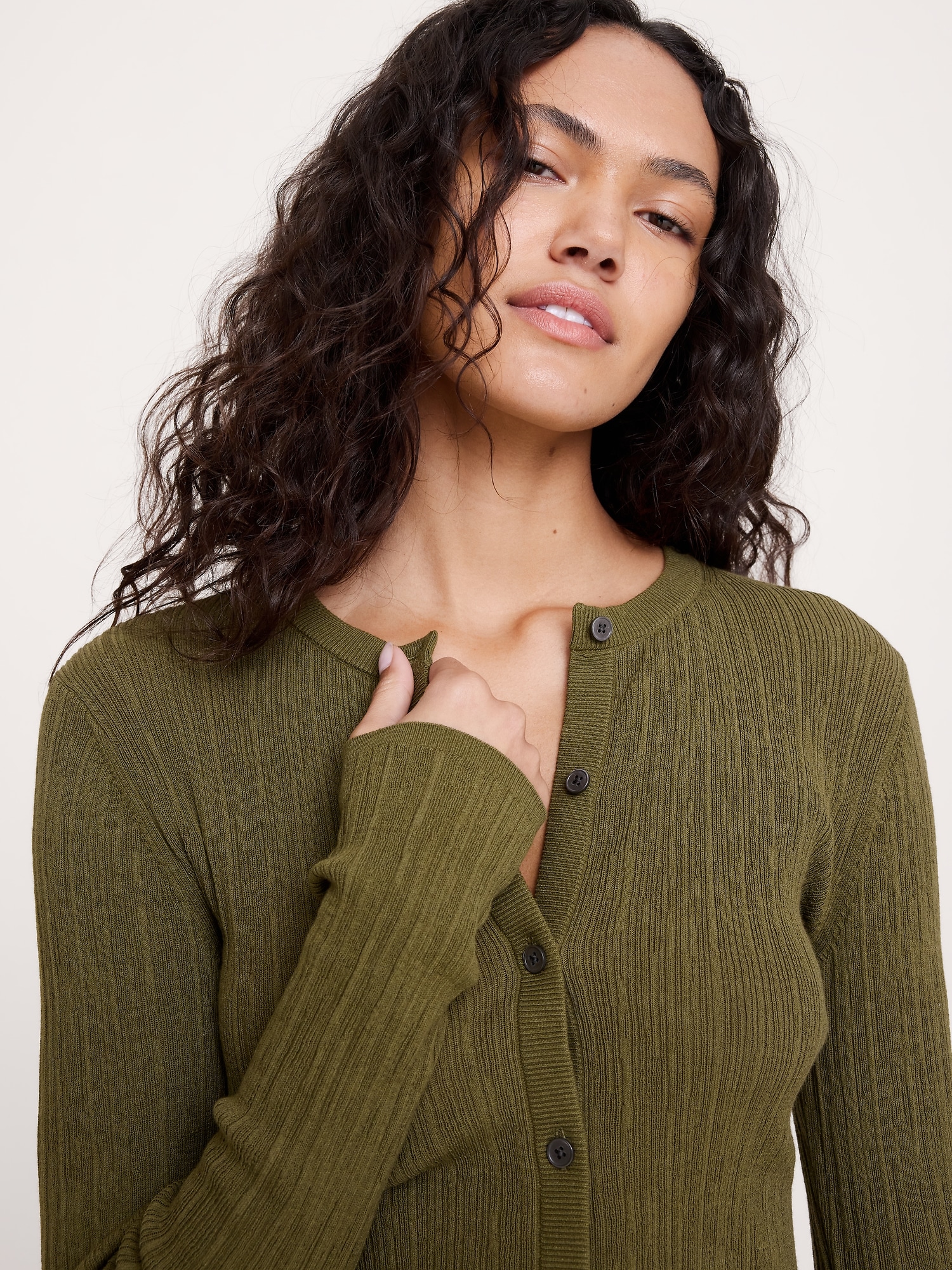 L'image numéro 4 présente Cardigan court en tricot froissé
