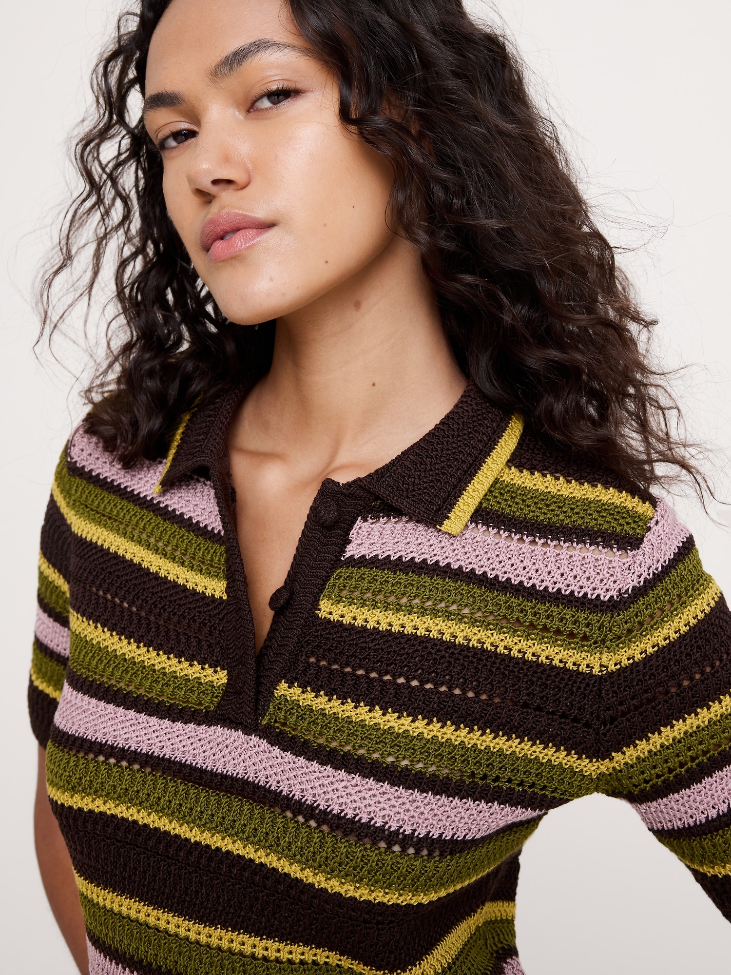 L'image numéro 3 présente Polo en coton crocheté à rayures