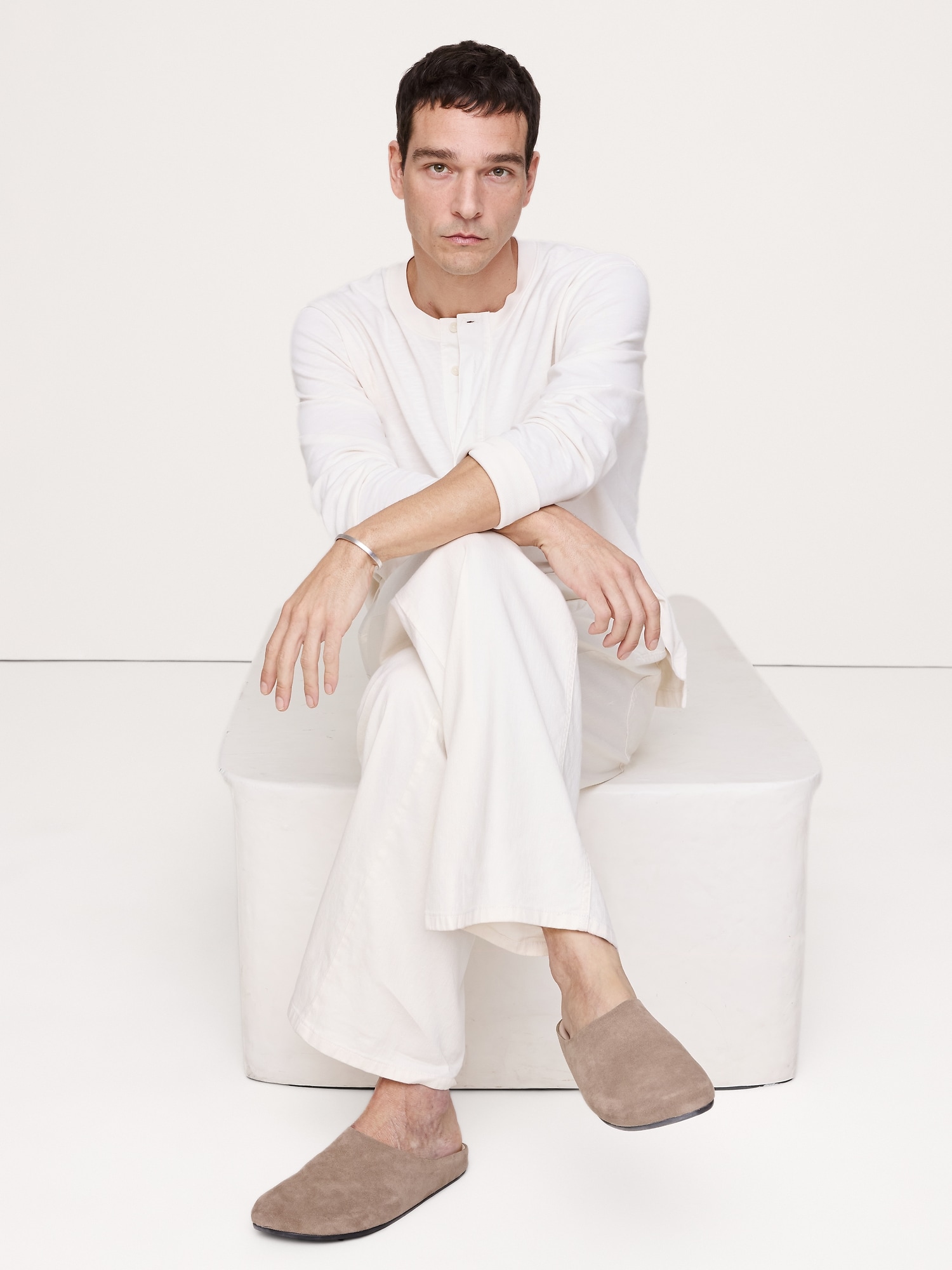 L'image numéro 2 présente Sabots en cuir