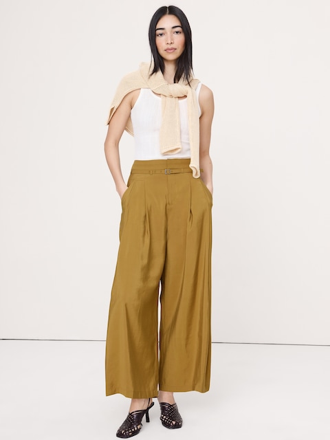 PANTALON COURT À JAMBE LARGE ET À PLIS EN SERGÉ LUSTRÉ