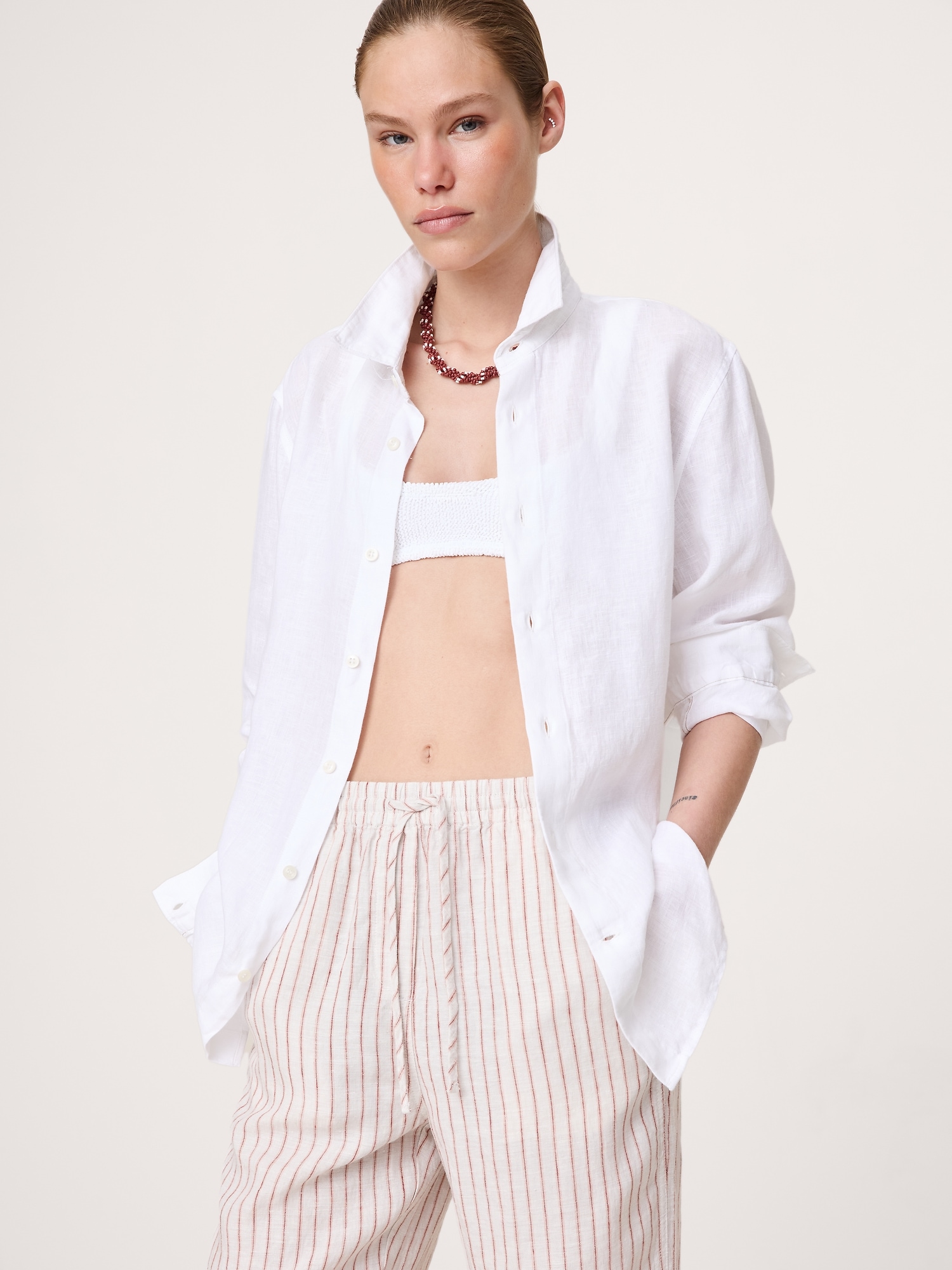 L'image numéro 3 présente Pantalon droit à taille extensible en lin Escapade