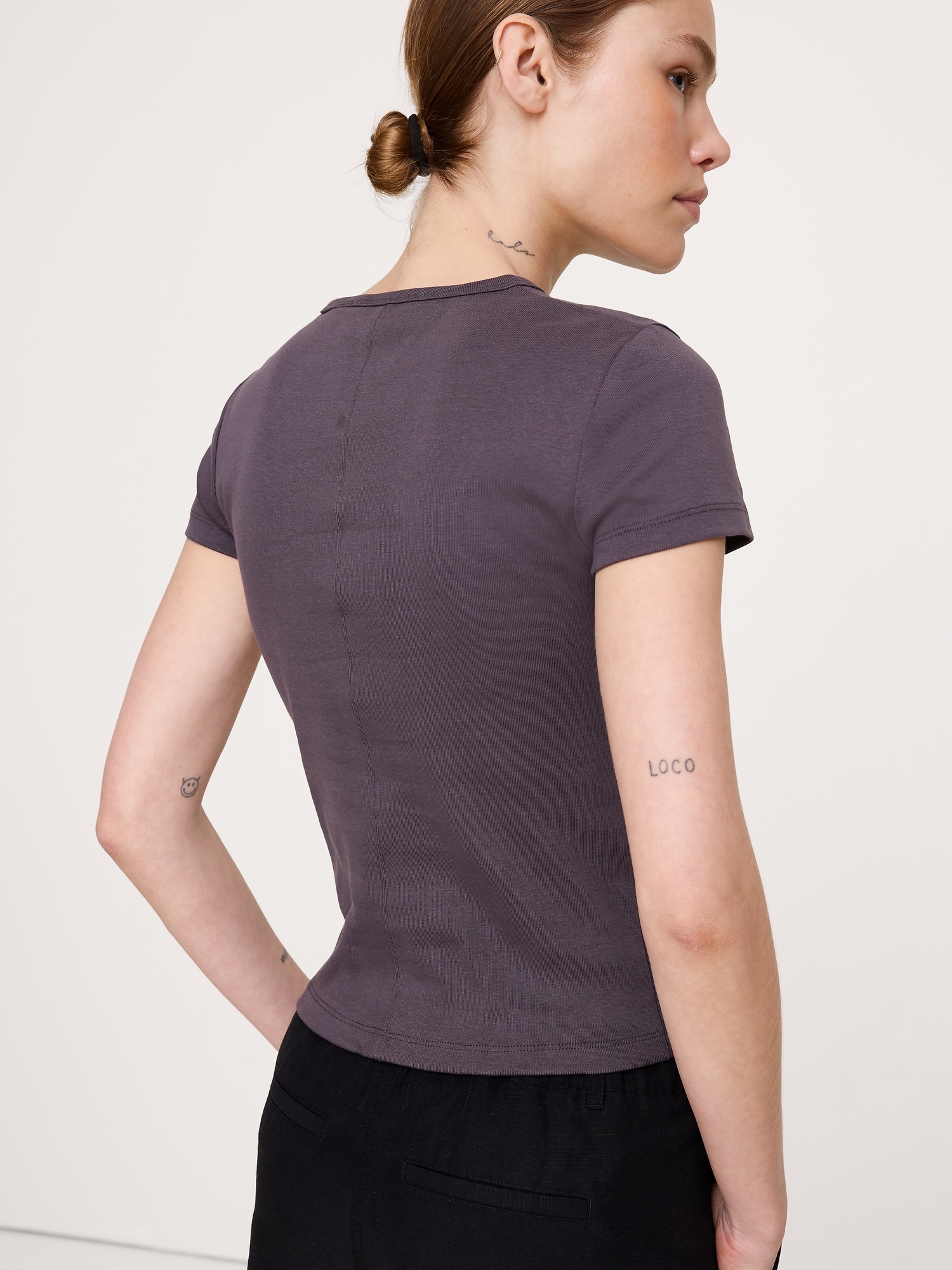 L'image numéro 2 présente T-shirt minimaliste en coton pour bébé