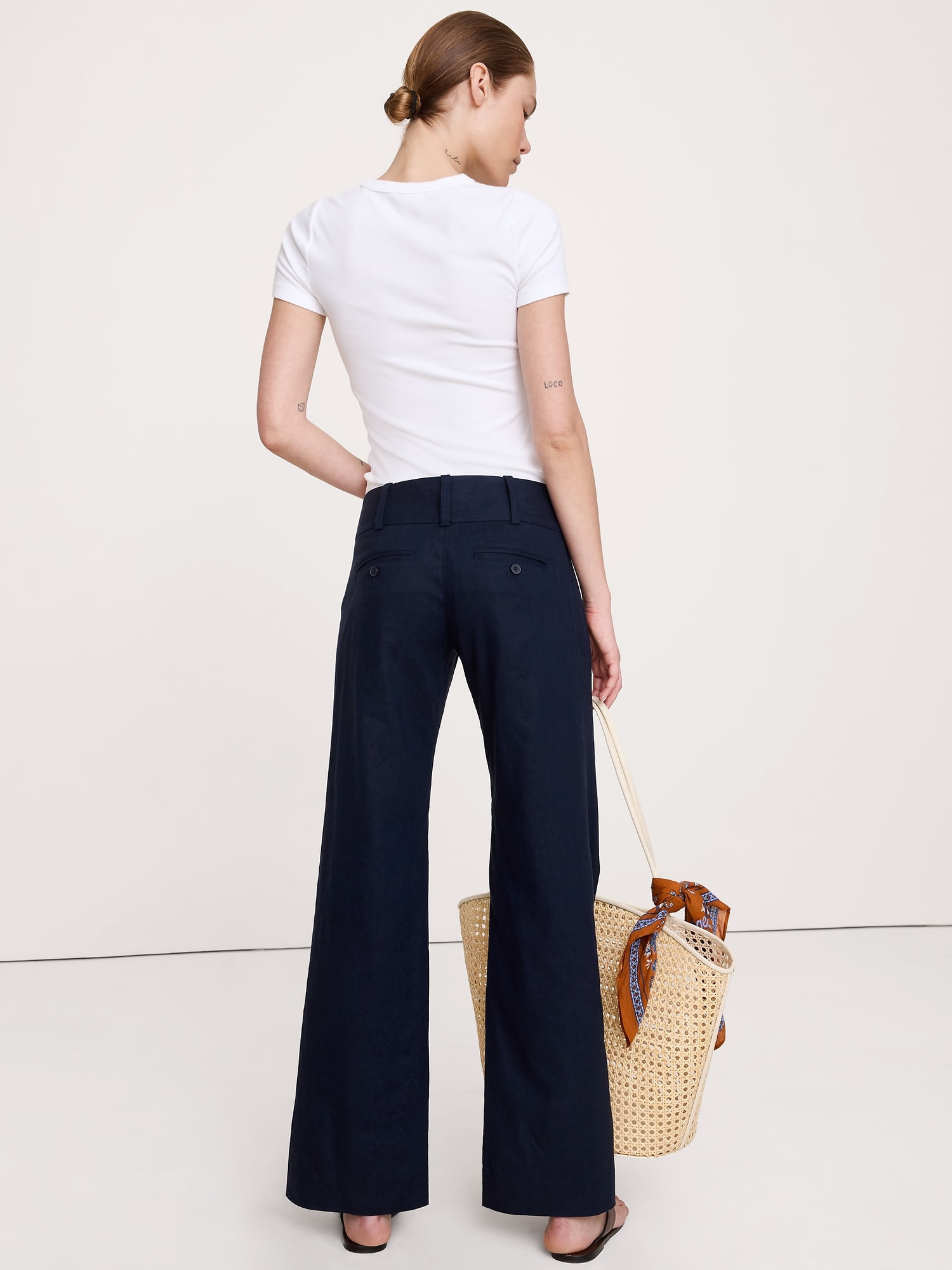 L'image numéro 3 présente Pantalon en lin et viscose extensible à jambe large et taille basse