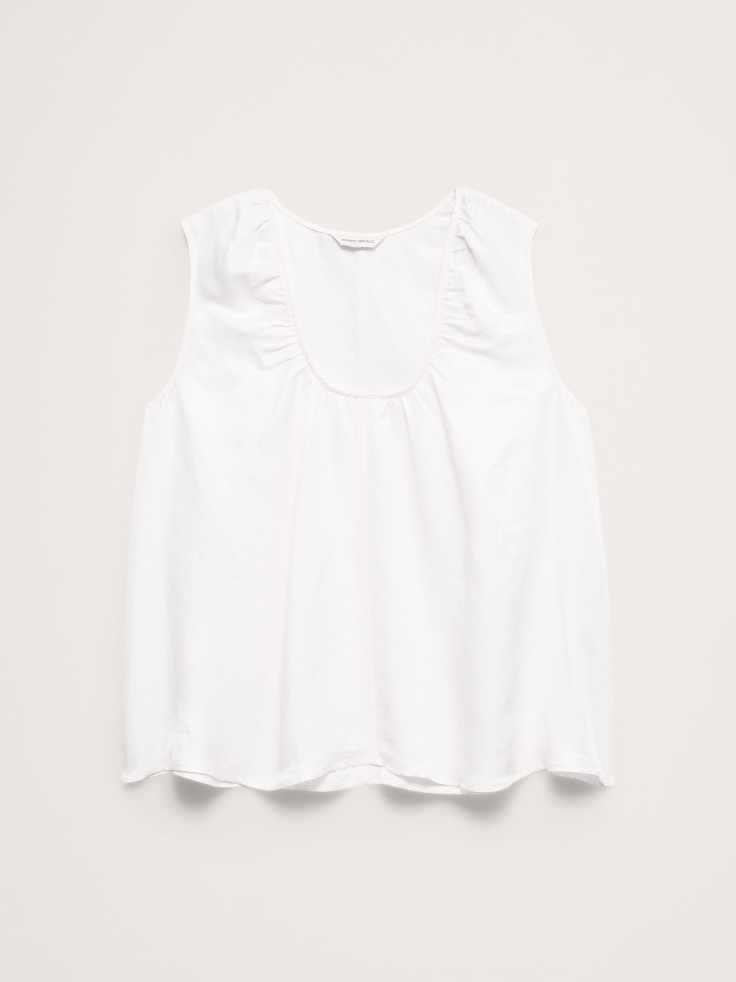 L'image numéro 5 présente Camisole en lin et viscose à encolure dégagée