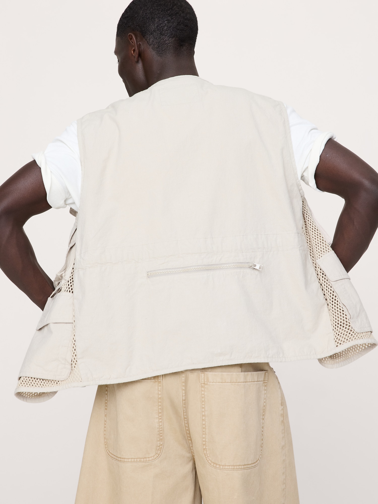 Image number 3 showing, Mesh Photojournalist Vest