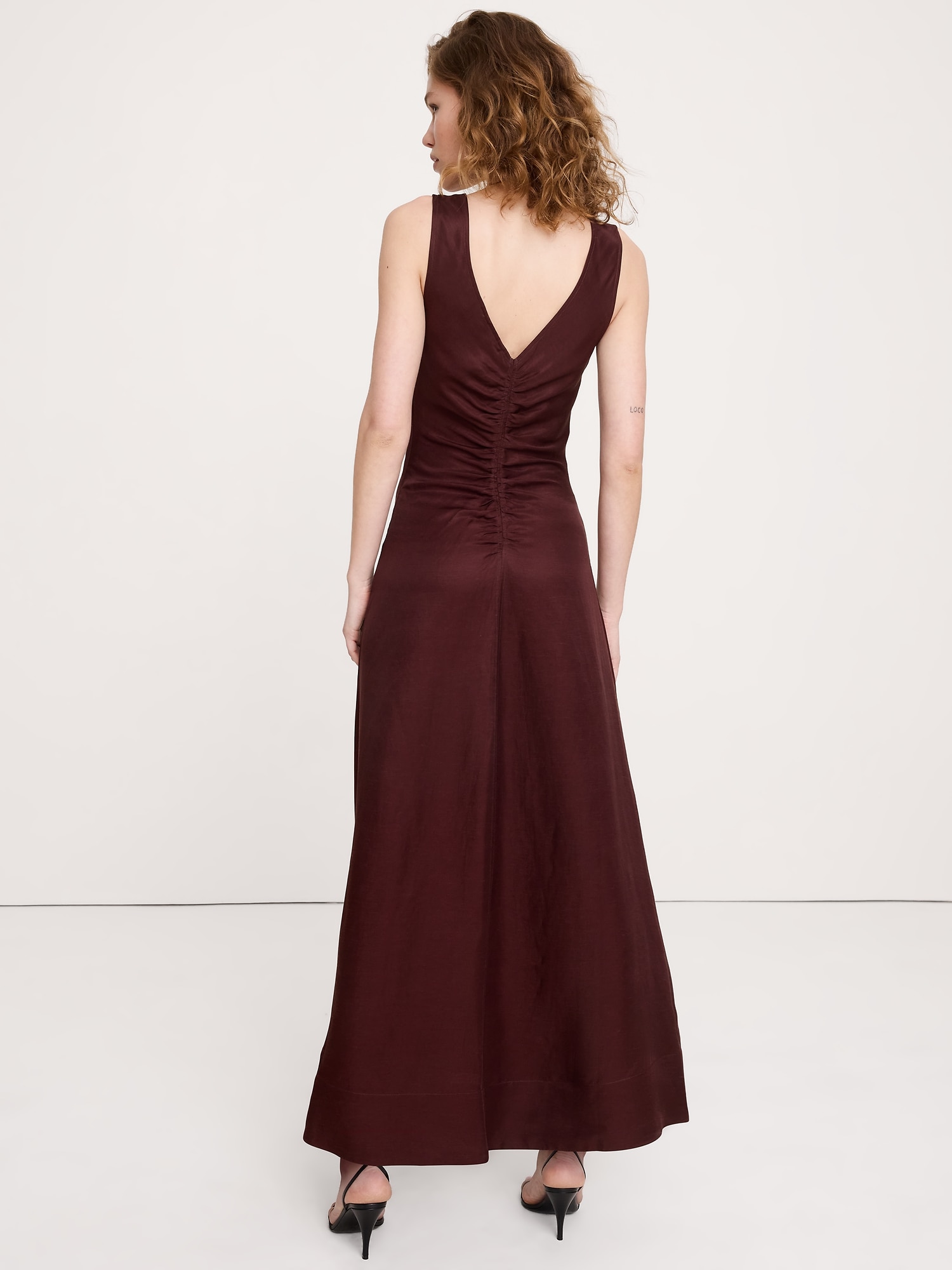 Image number 3 showing, Viscose-Linen V-Neck Maxi Dress