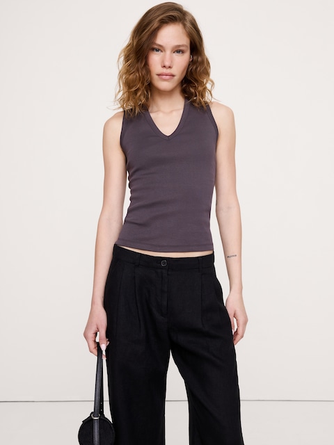 CAMISOLE MINIMALISTE À ENCOLURE EN V EN COTON