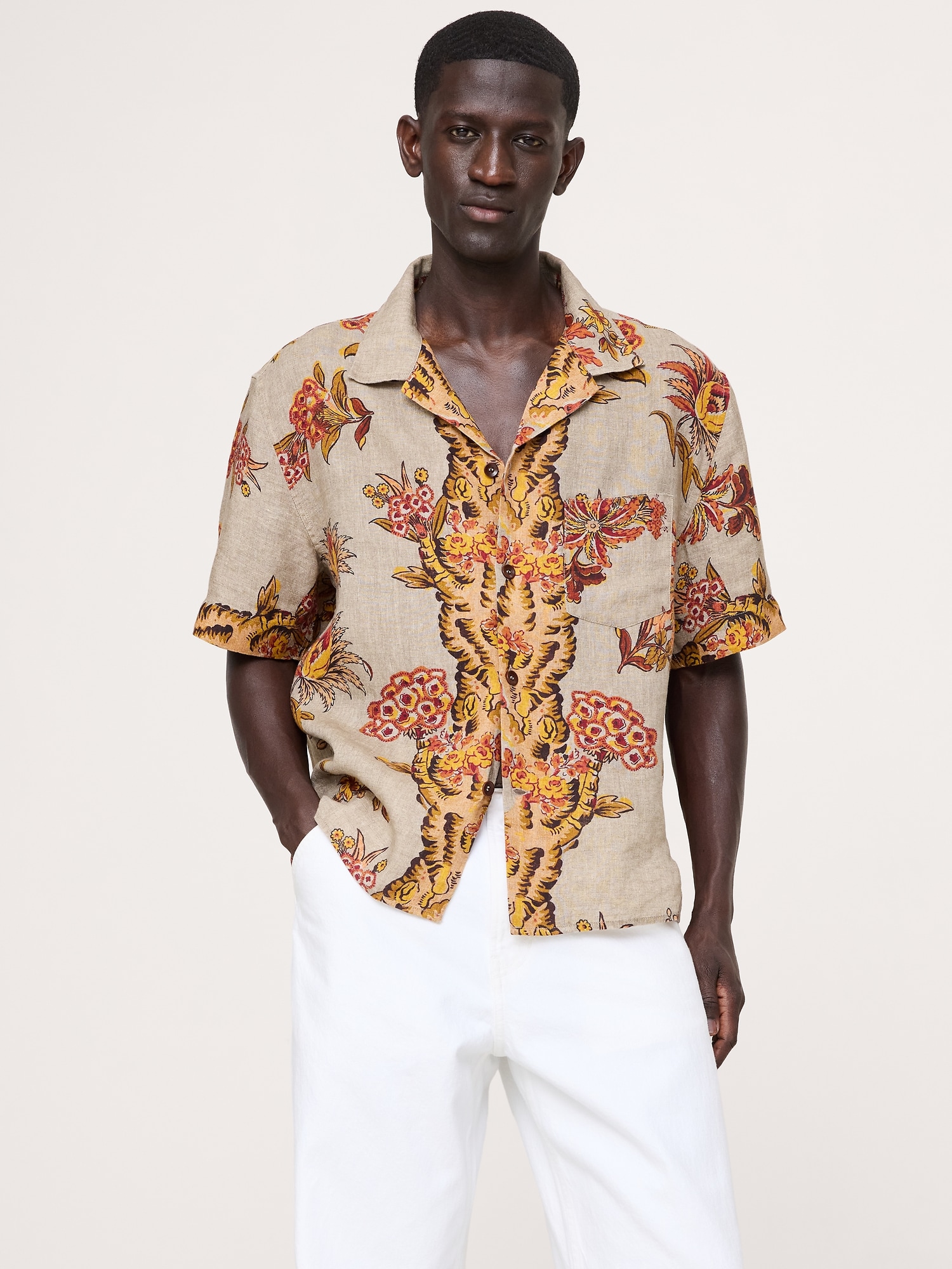 L'image numéro 1 présente Chemise de vacances à coupe standard en lin