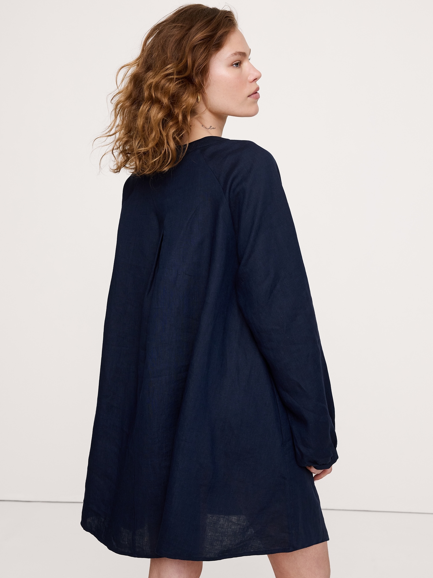 L'image numéro 2 présente Robe caftan longue en lin