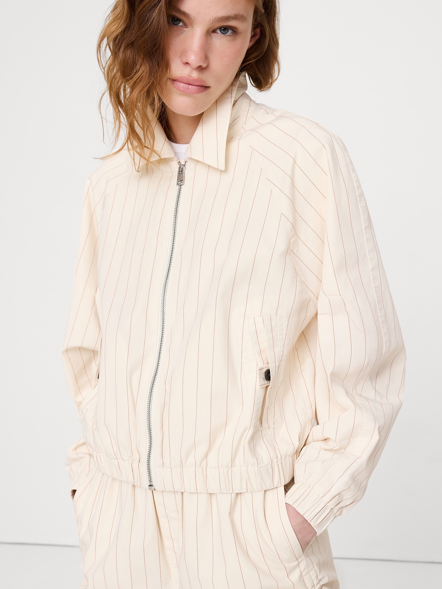 L'image numéro 4 présente Blouson d’aviateur en popeline de coton