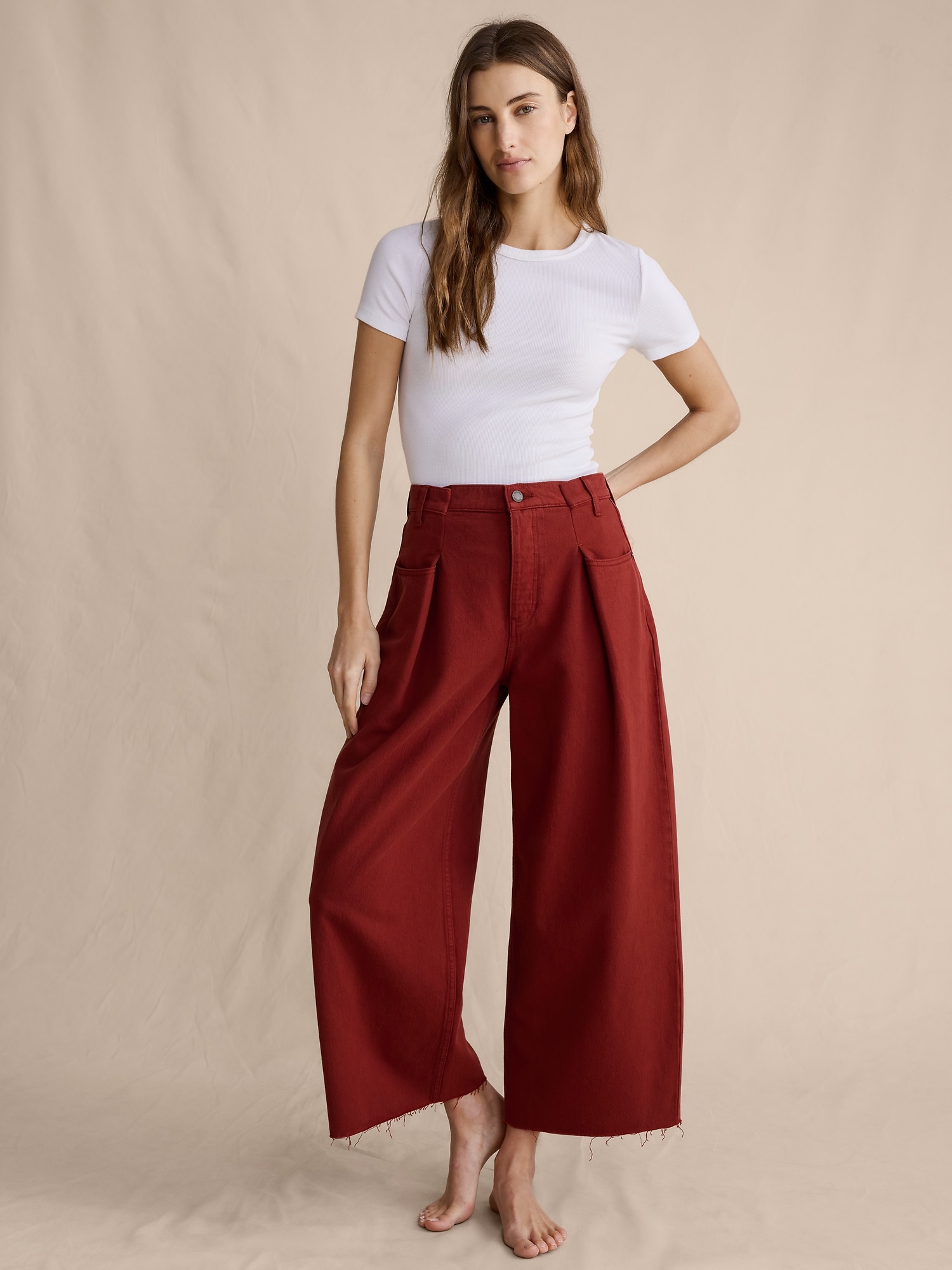 L'image numéro 5 présente Jean ample court plissé à taille mi-basse