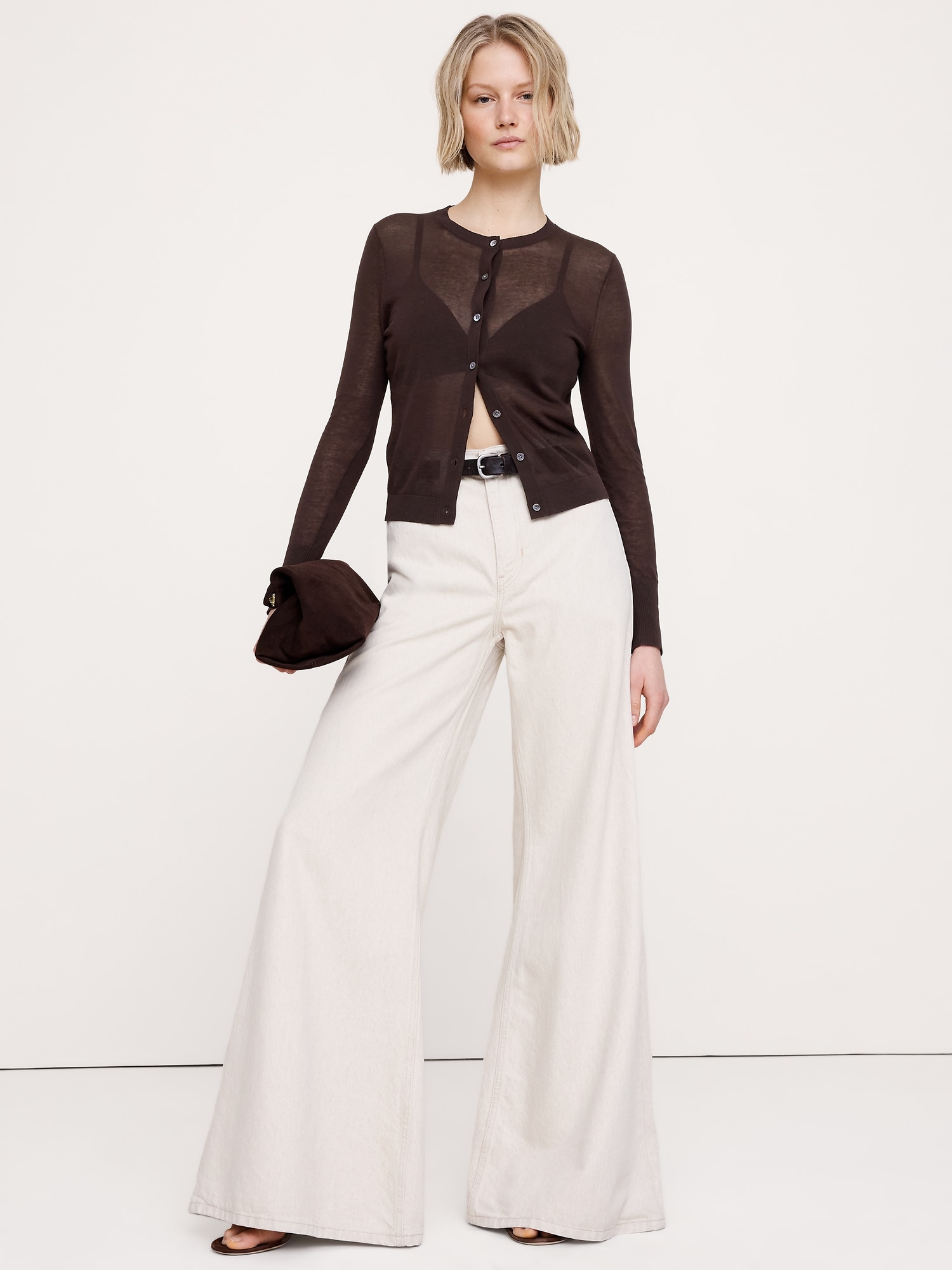 L'image numéro 1 présente Cardigan en coton diaphane ultra-fin