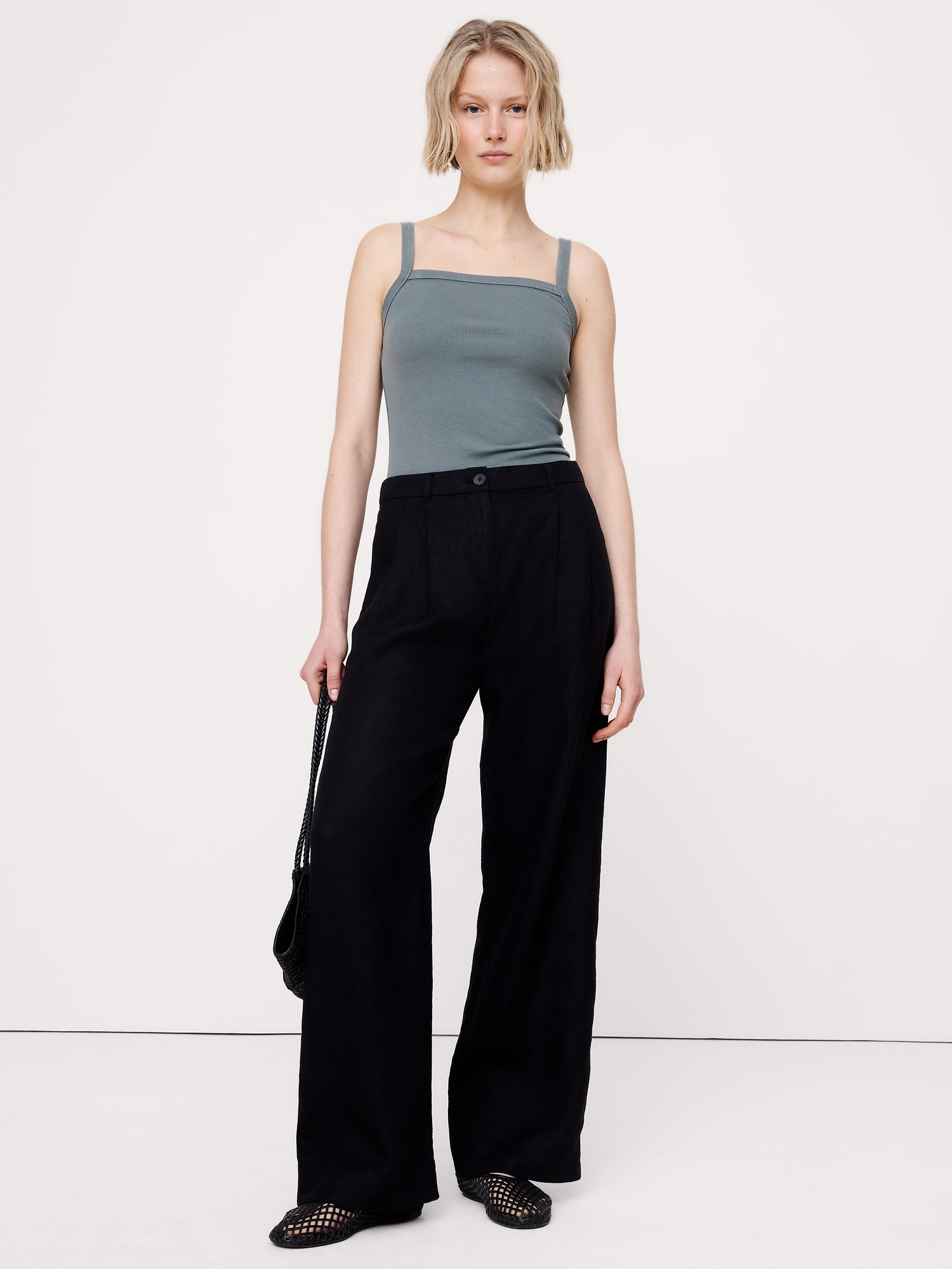 L'image numéro 1 présente Camisole côtelée à encolure carrée