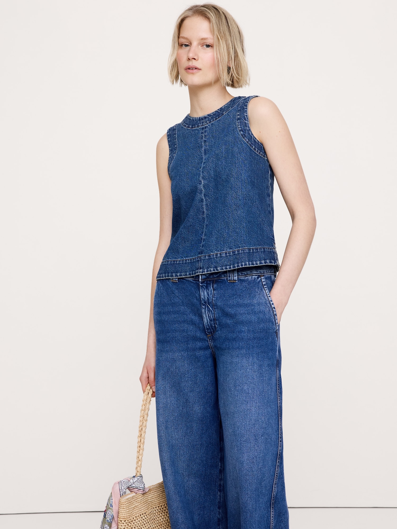 L'image numéro 1 présente Camisole en denim