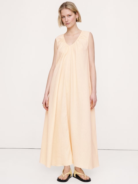 ROBE LONGUE EN LIN À ENCOLURE DÉGAGÉE