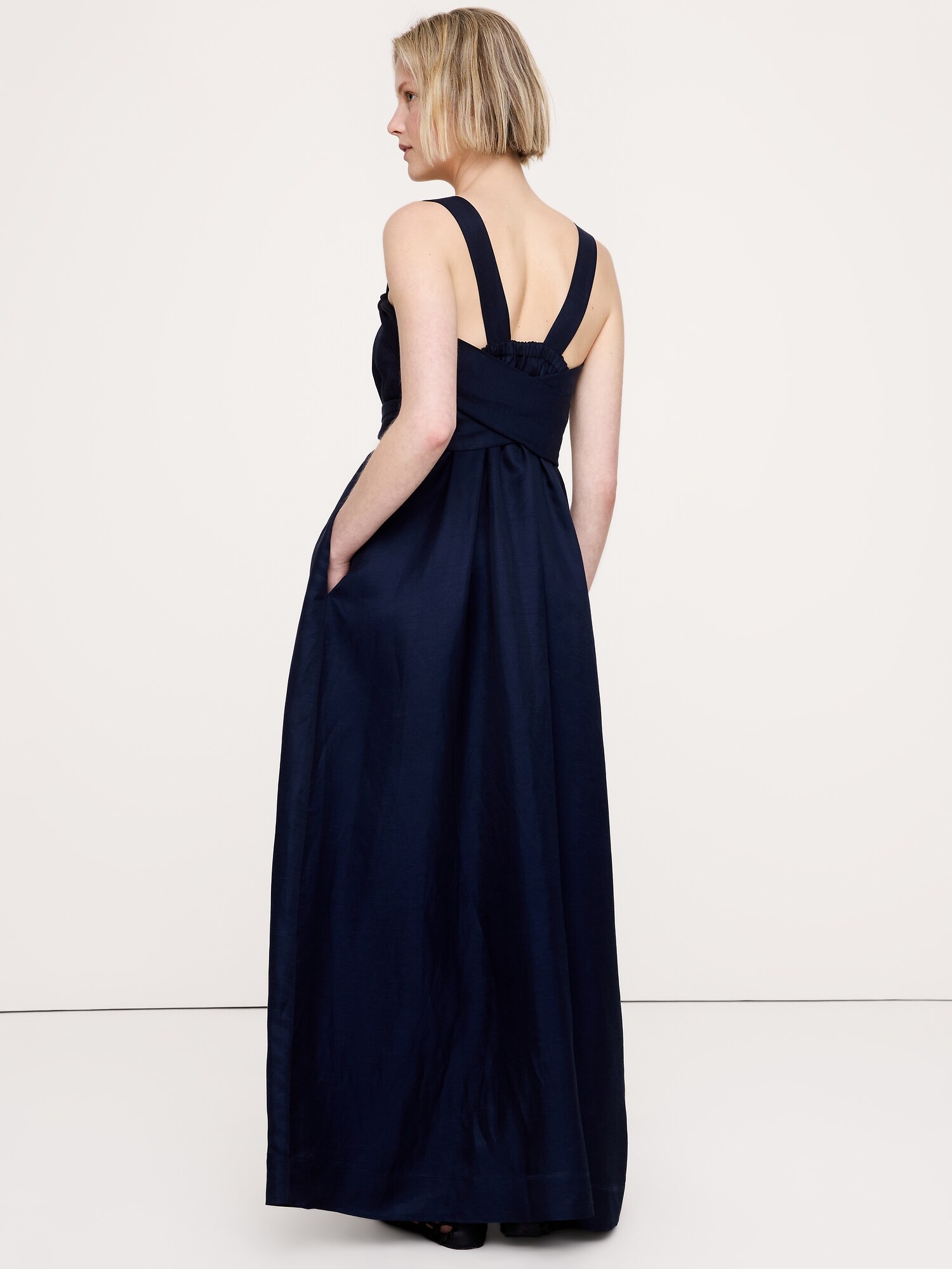 L'image numéro 3 présente Robe longue à fronces en lin et viscose
