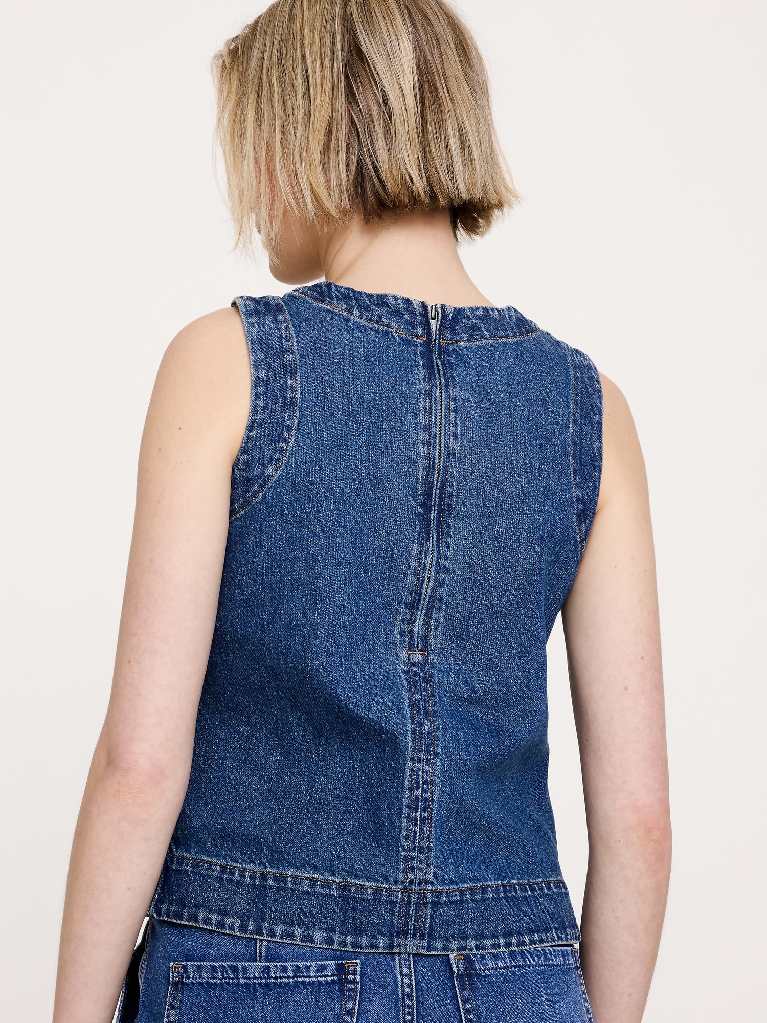 L'image numéro 2 présente Camisole en denim