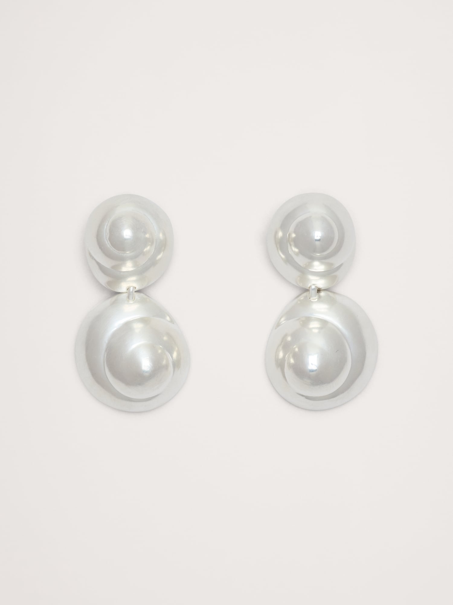 L'image numéro 1 présente Pendants d’oreilles avec spirale et sphère