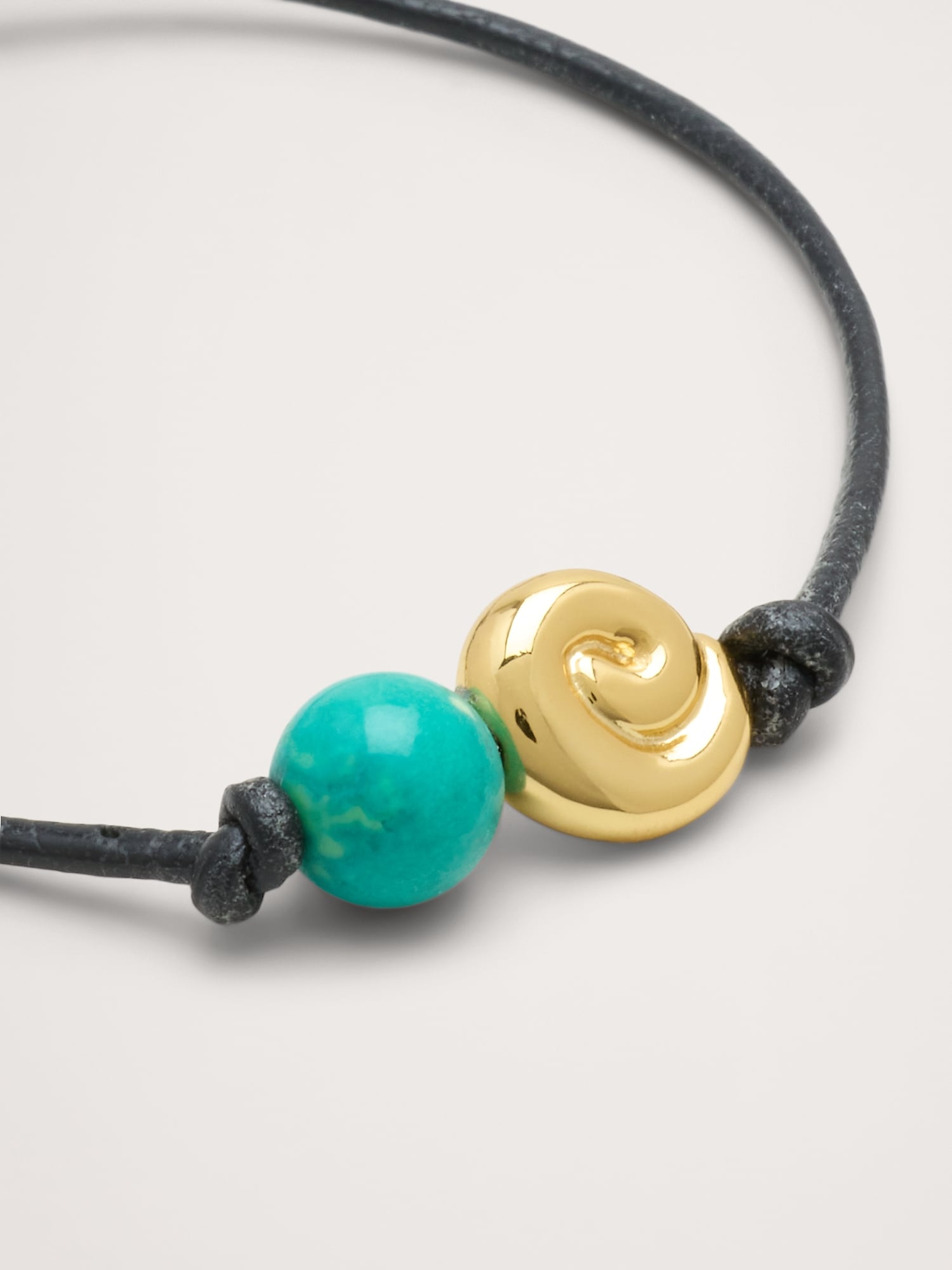 L'image numéro 3 présente Bracelet cordon avec pierres métalliques