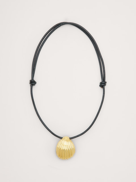 COLLIER CORDON ORNÉ D'UN COQUILLAGE