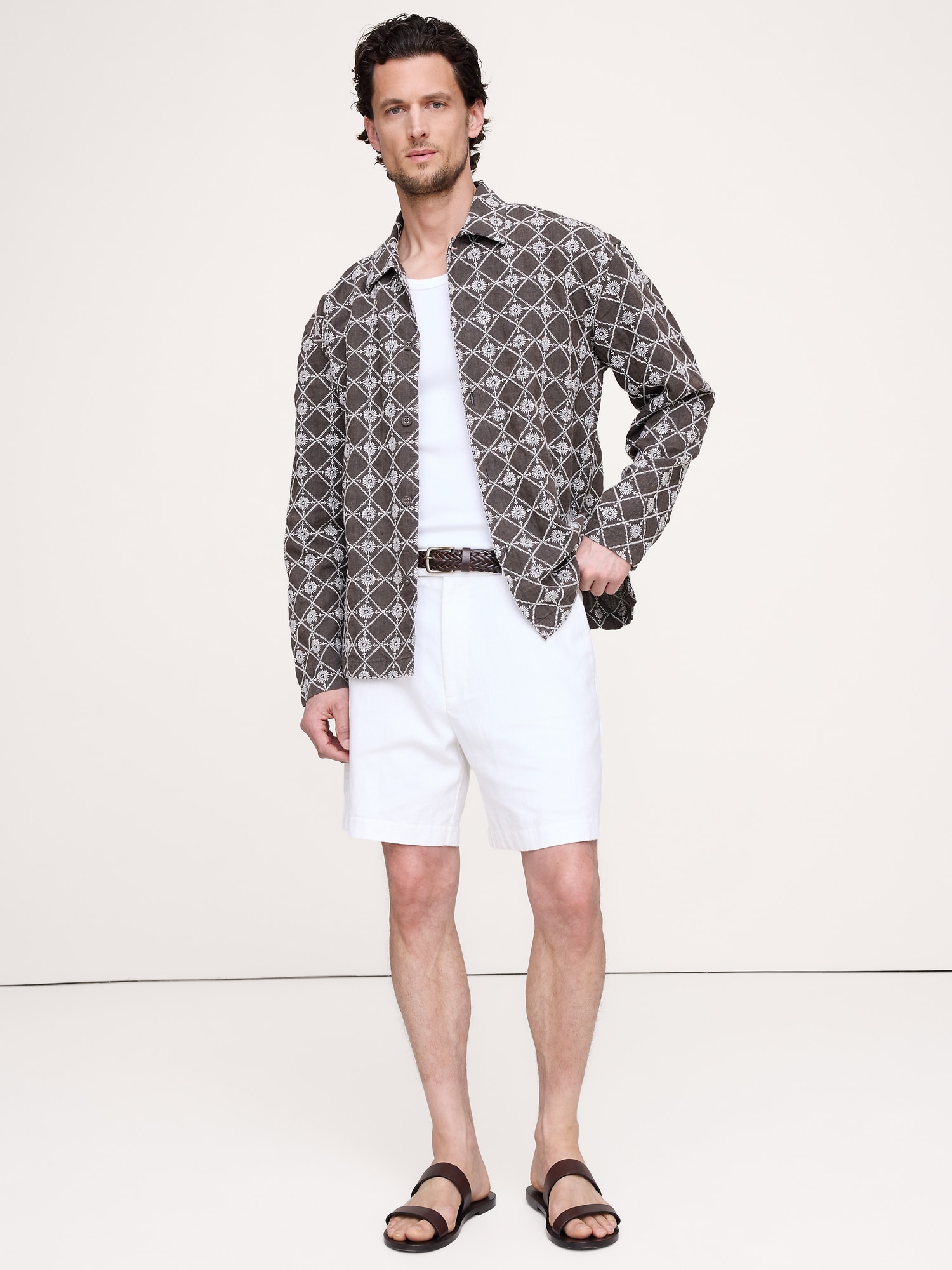 L'image numéro 1 présente Chemise de vacances décontractée à manches longues en lin brodé