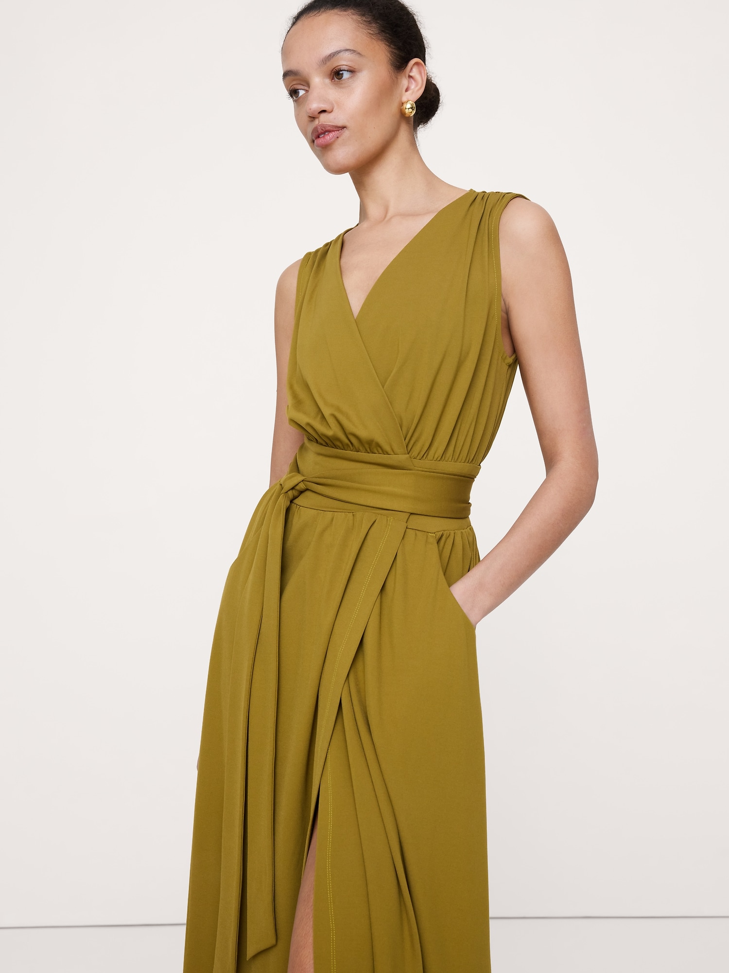 L'image numéro 4 présente Robe portefeuille longue en tricot