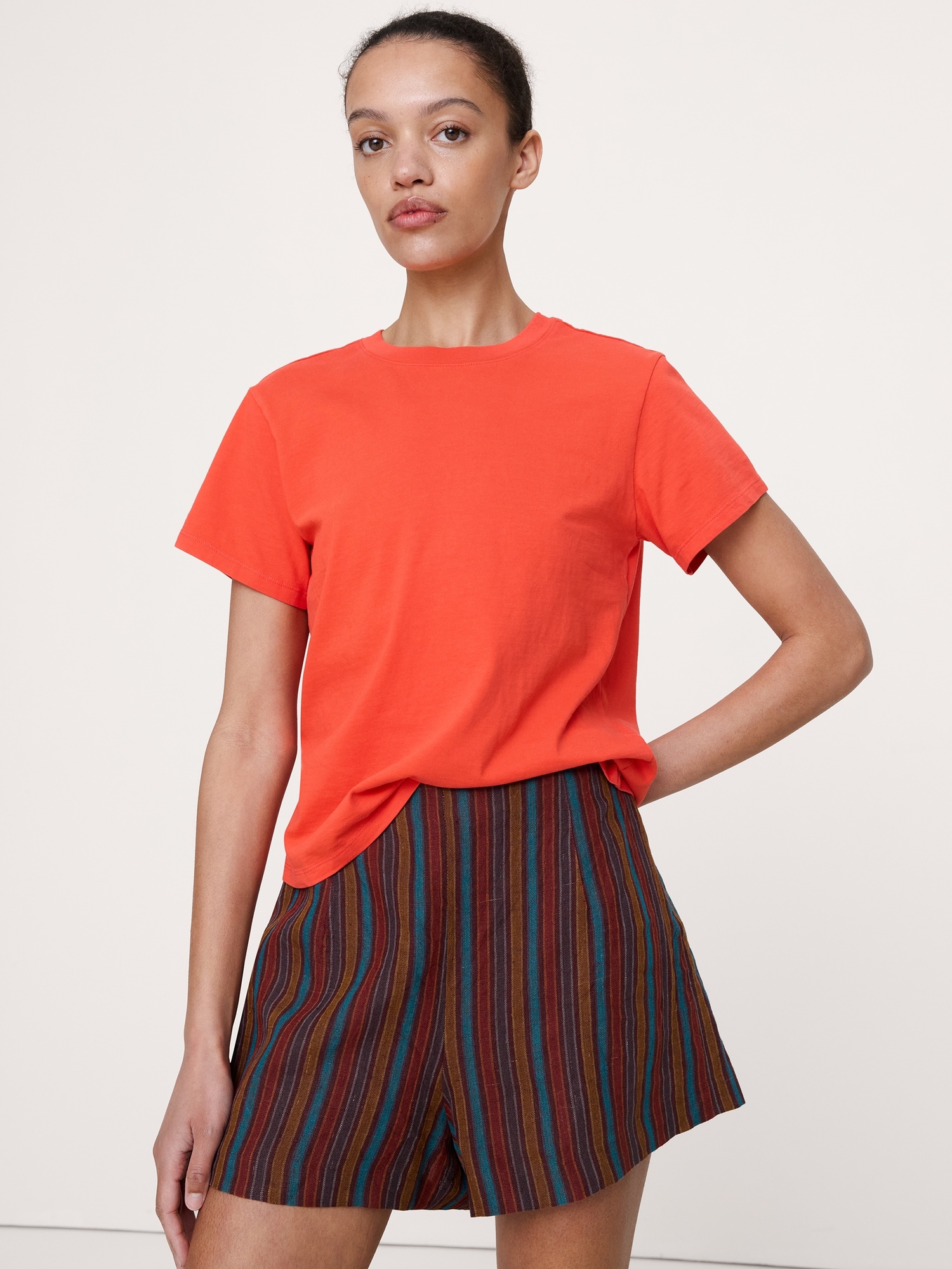 L'image numéro 1 présente T-SHIRT RAS DU COU EN COTON RÉTRO