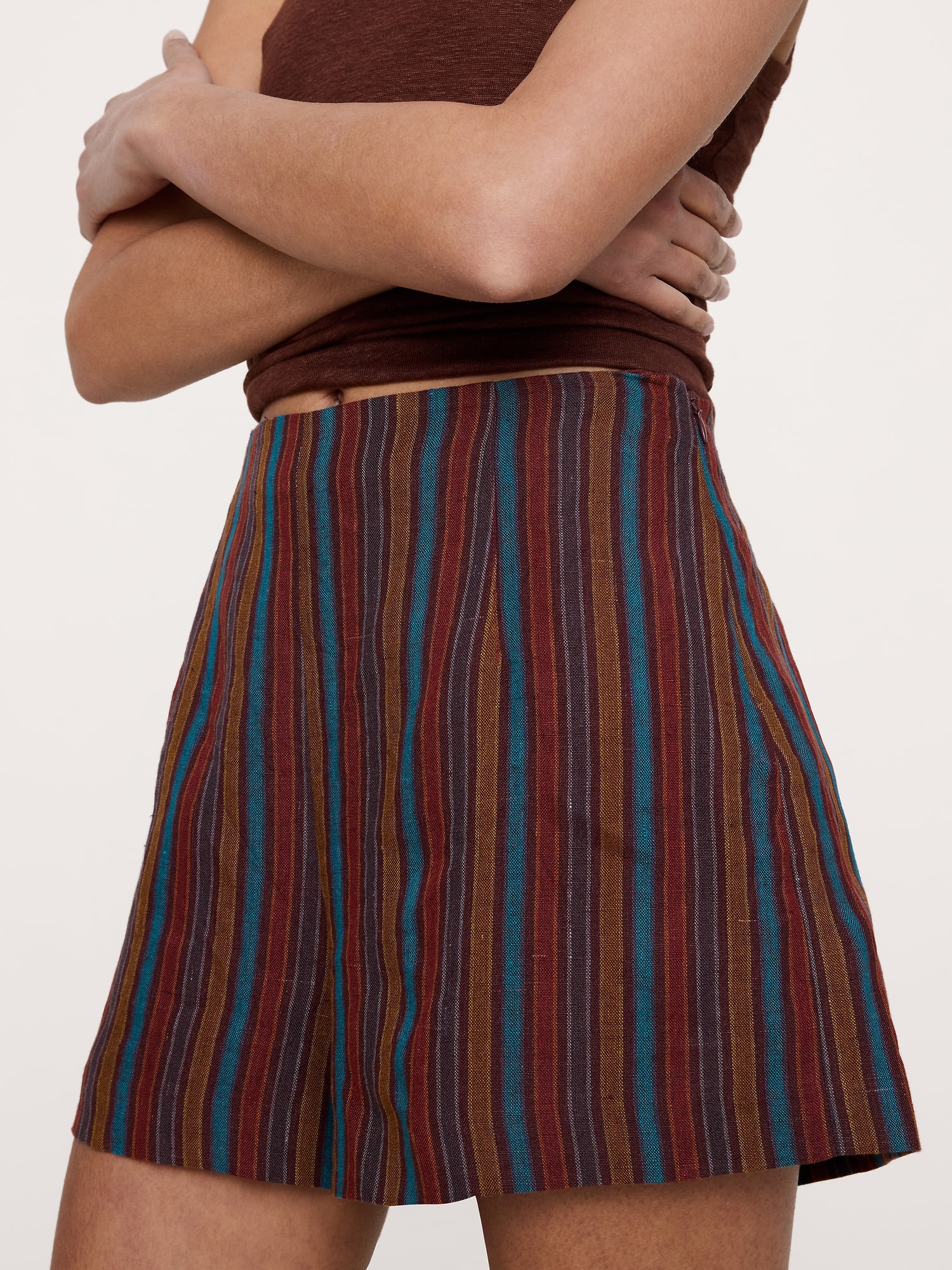 L'image numéro 4 présente Short en lin à taille haute, 7,5 cm