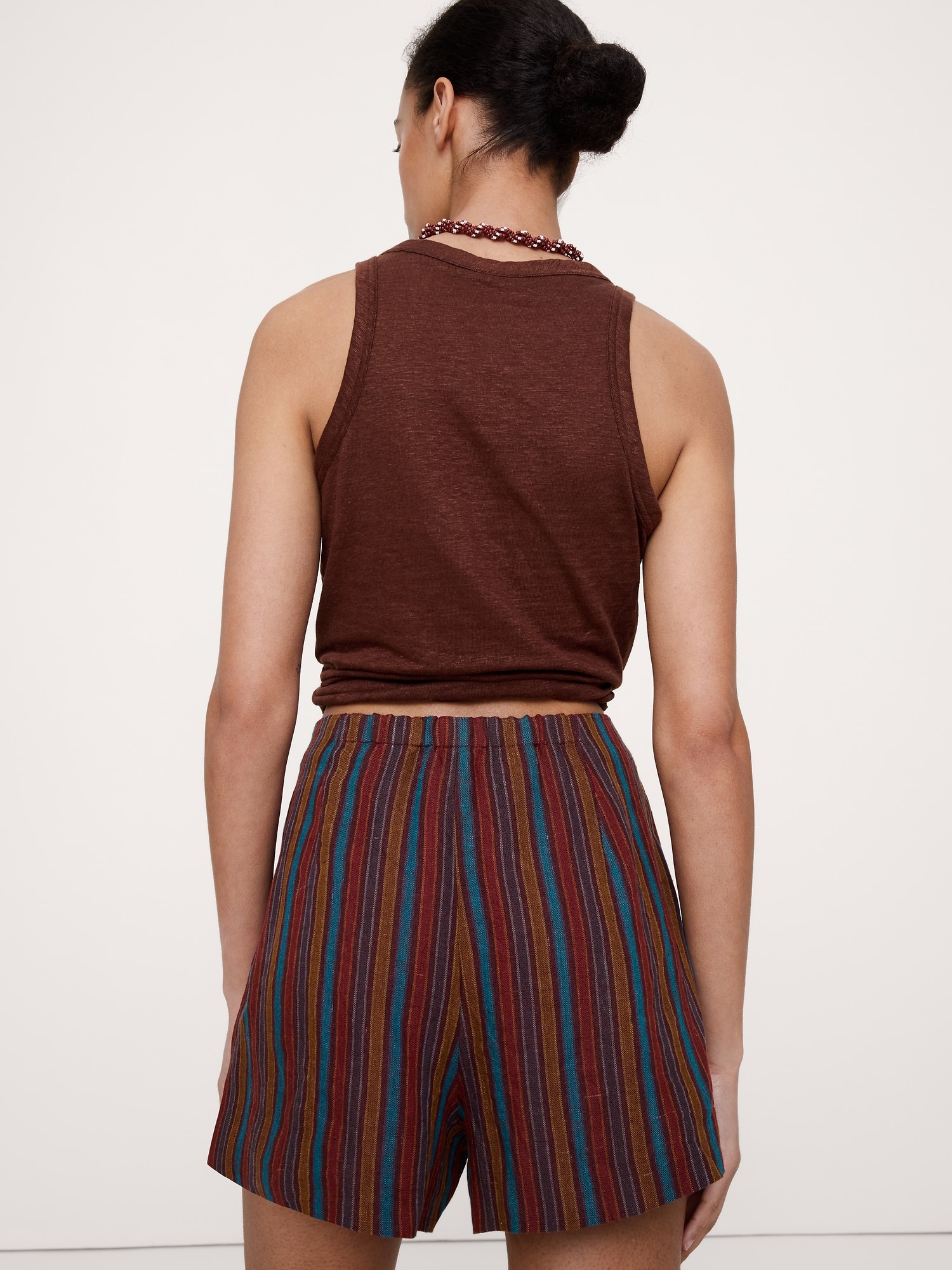 L'image numéro 3 présente Short en lin à taille haute, 7,5 cm