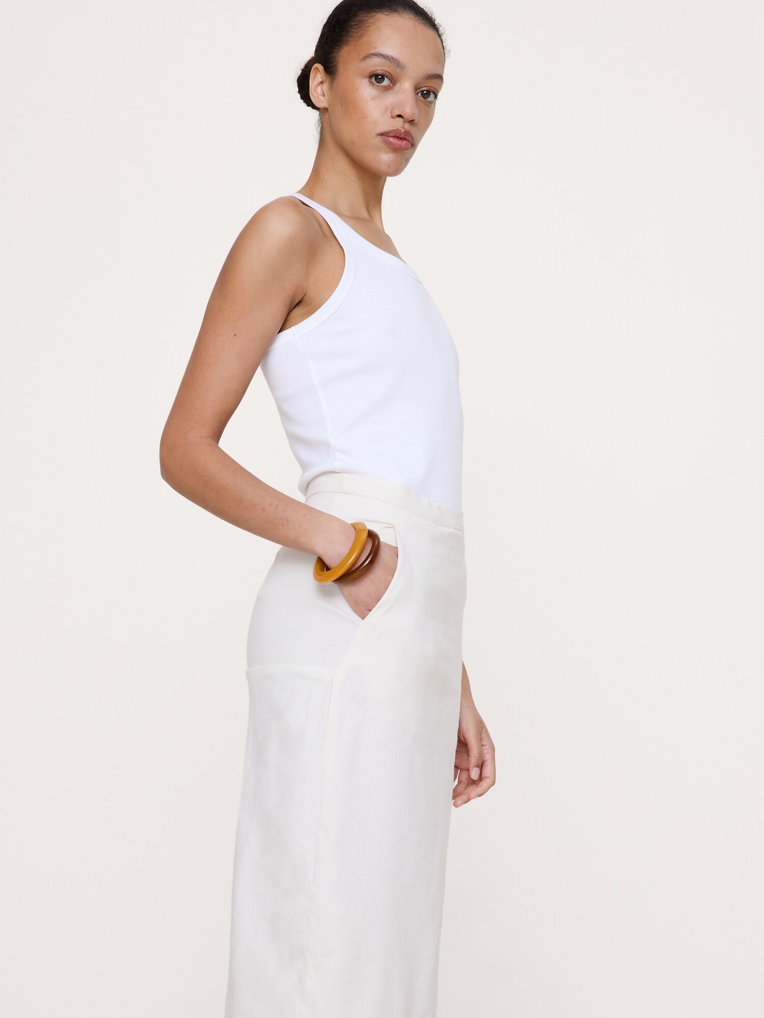 L'image numéro 4 présente Jupe droite en lin et viscose extensible