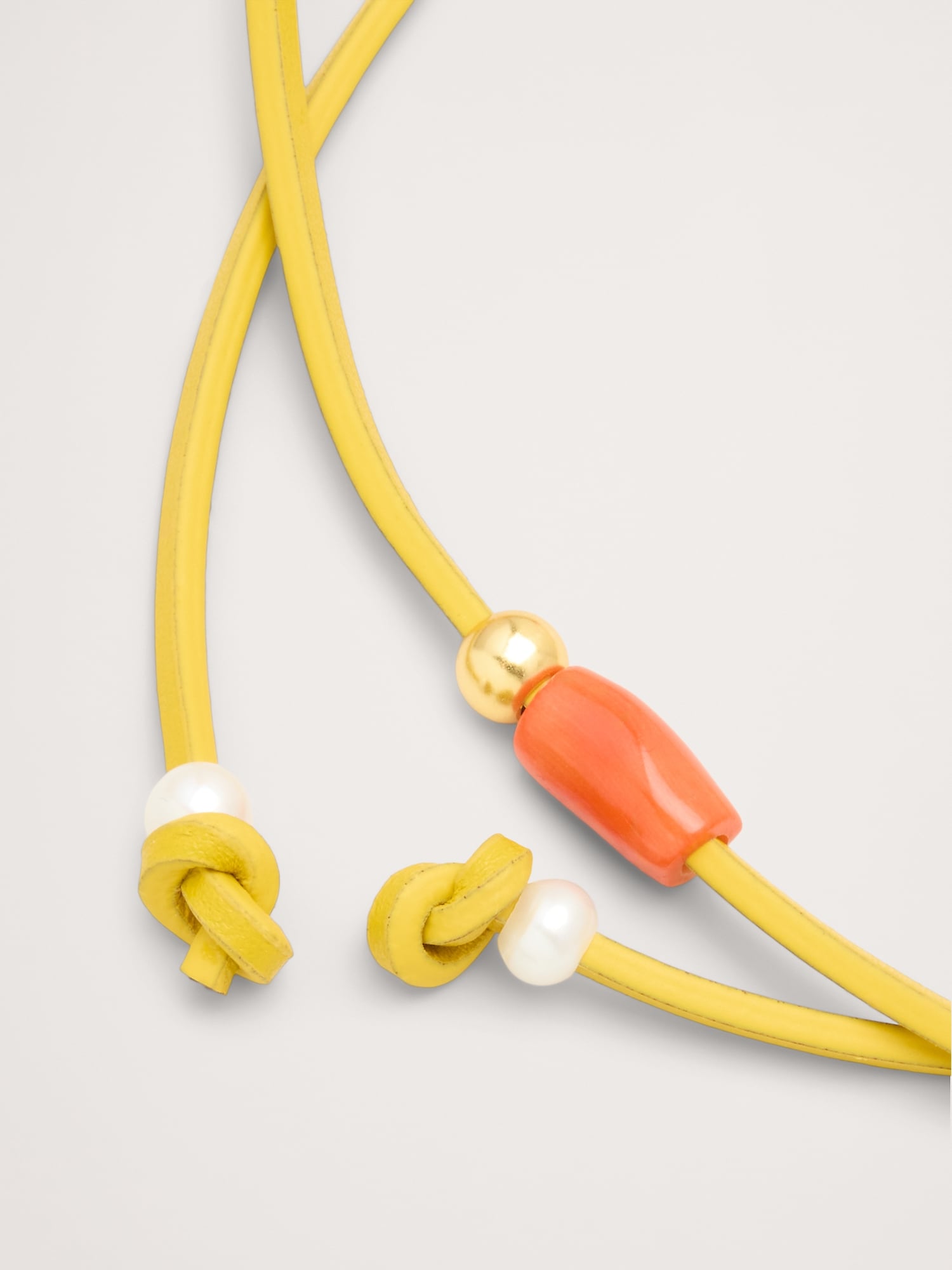 L'image numéro 3 présente Collier avec pierre et perle